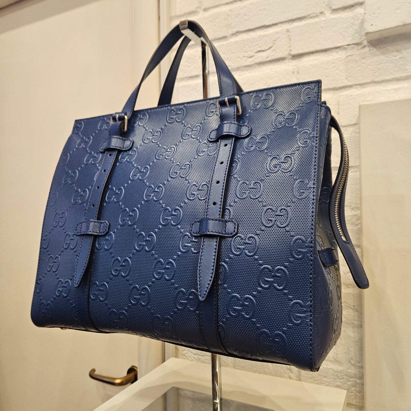 Borsa Tote embossed GG Gucci blu