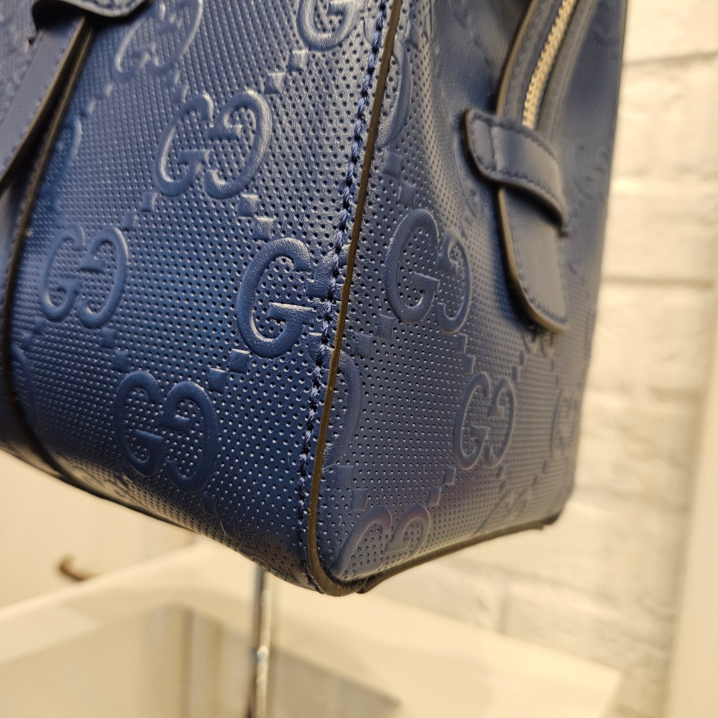 Borsa Tote embossed GG Gucci blu