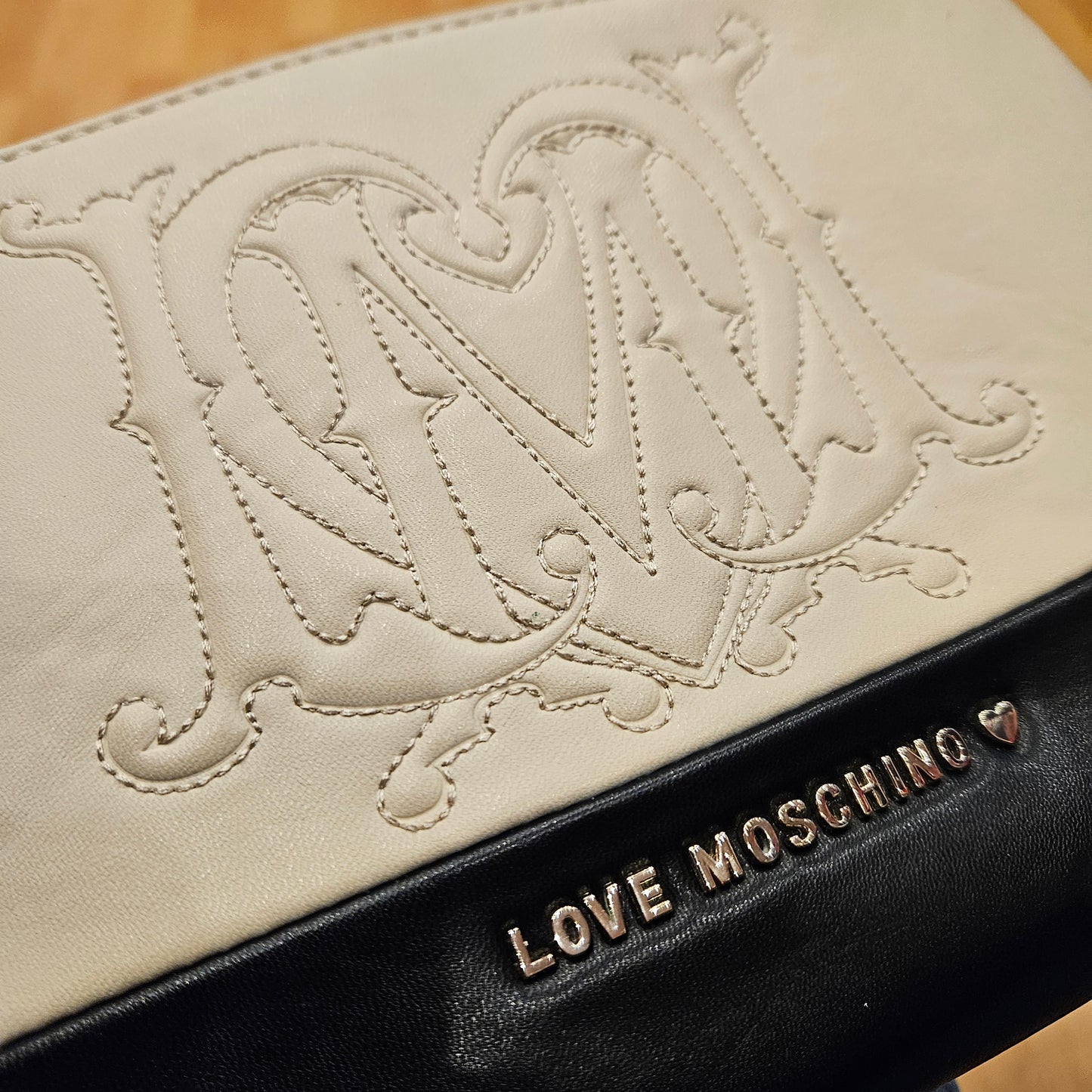 Pochette Love Moschino