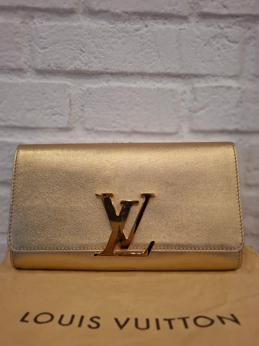 Pochette Louis Vuitton dorata a mano