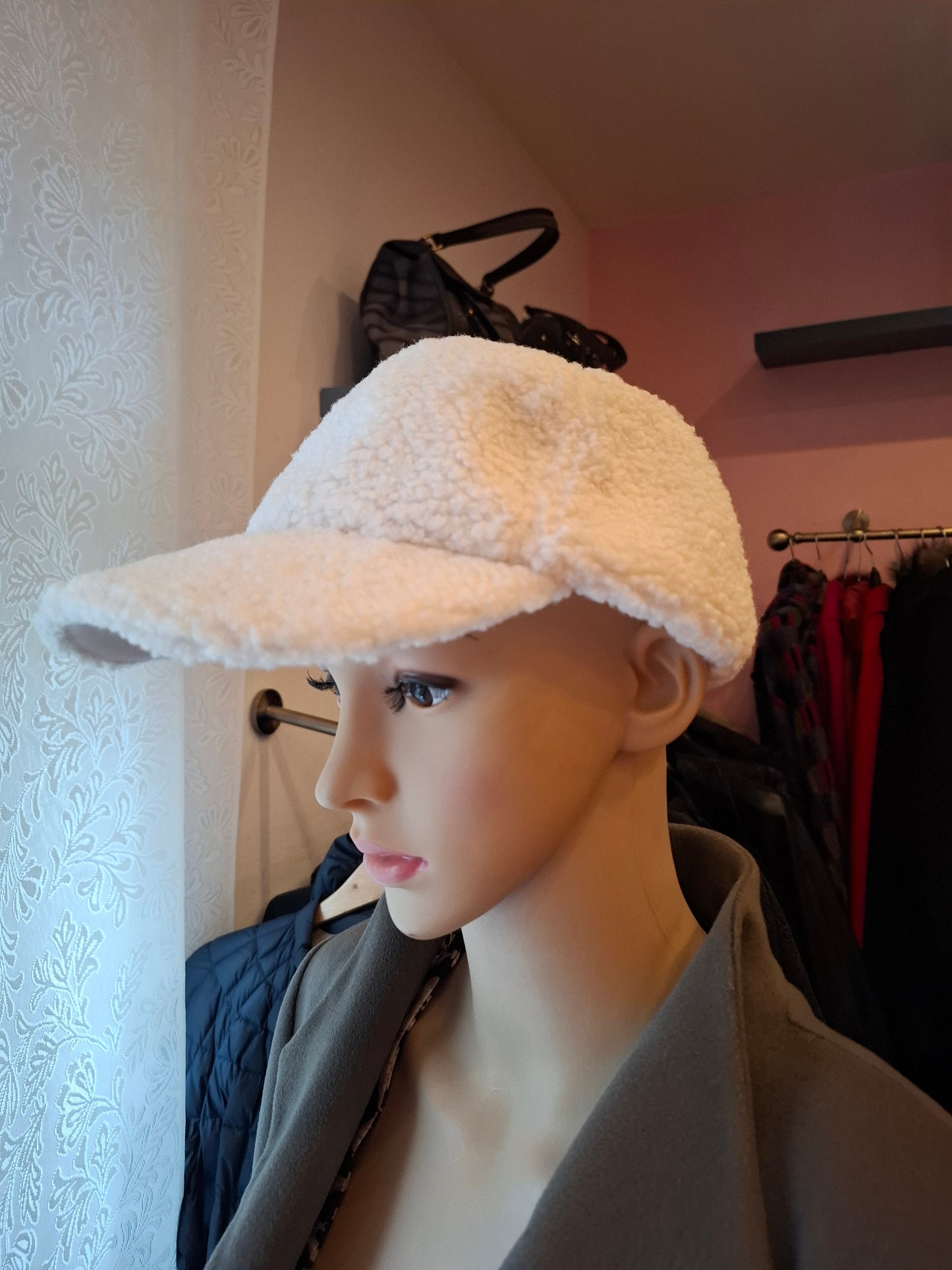 Cappello Guess invernale tg U nuovo