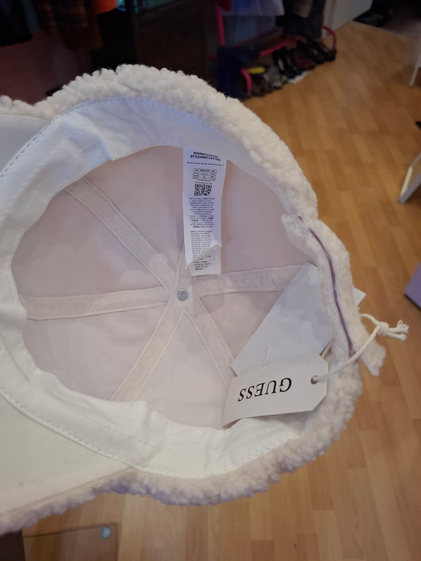 Cappello Guess invernale tg U nuovo