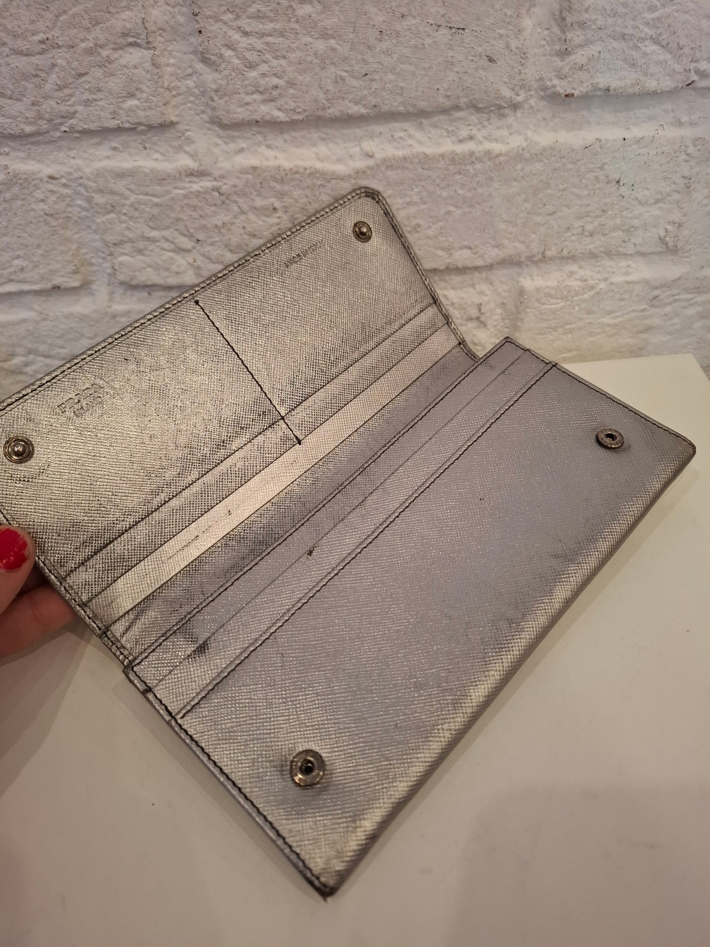 Portafoglio Prada argentato