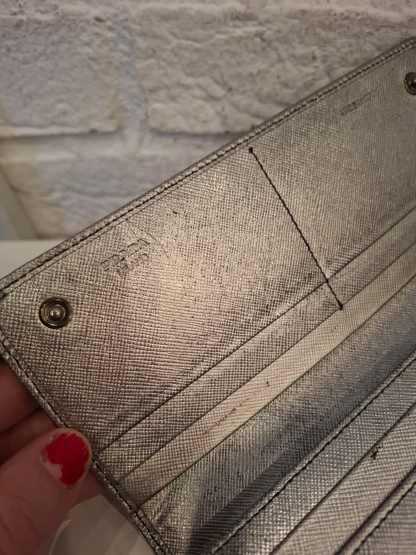 Portafoglio Prada argentato