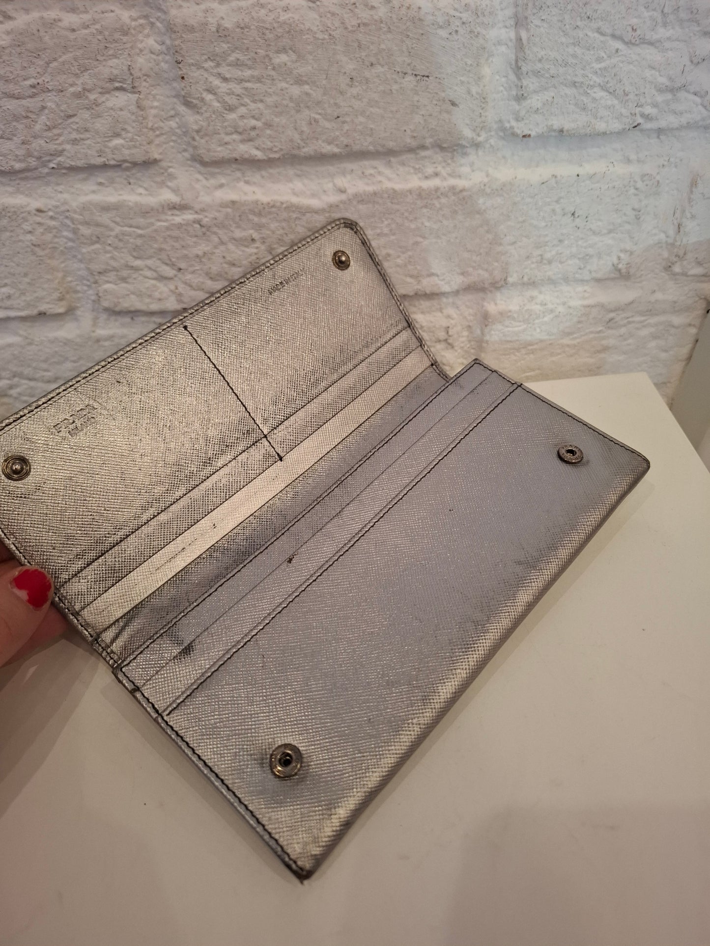 Portafoglio Prada argentato