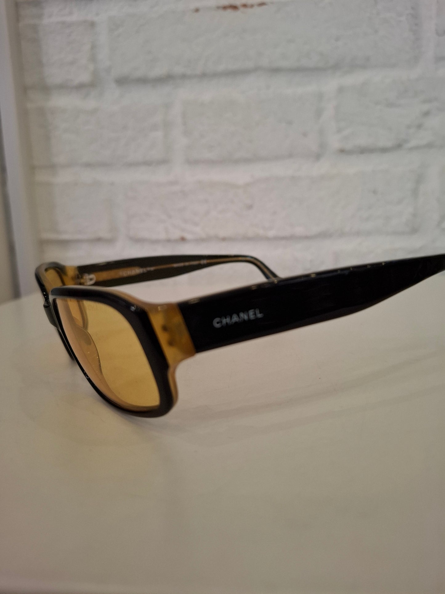 Occhiali Chanel gialli
