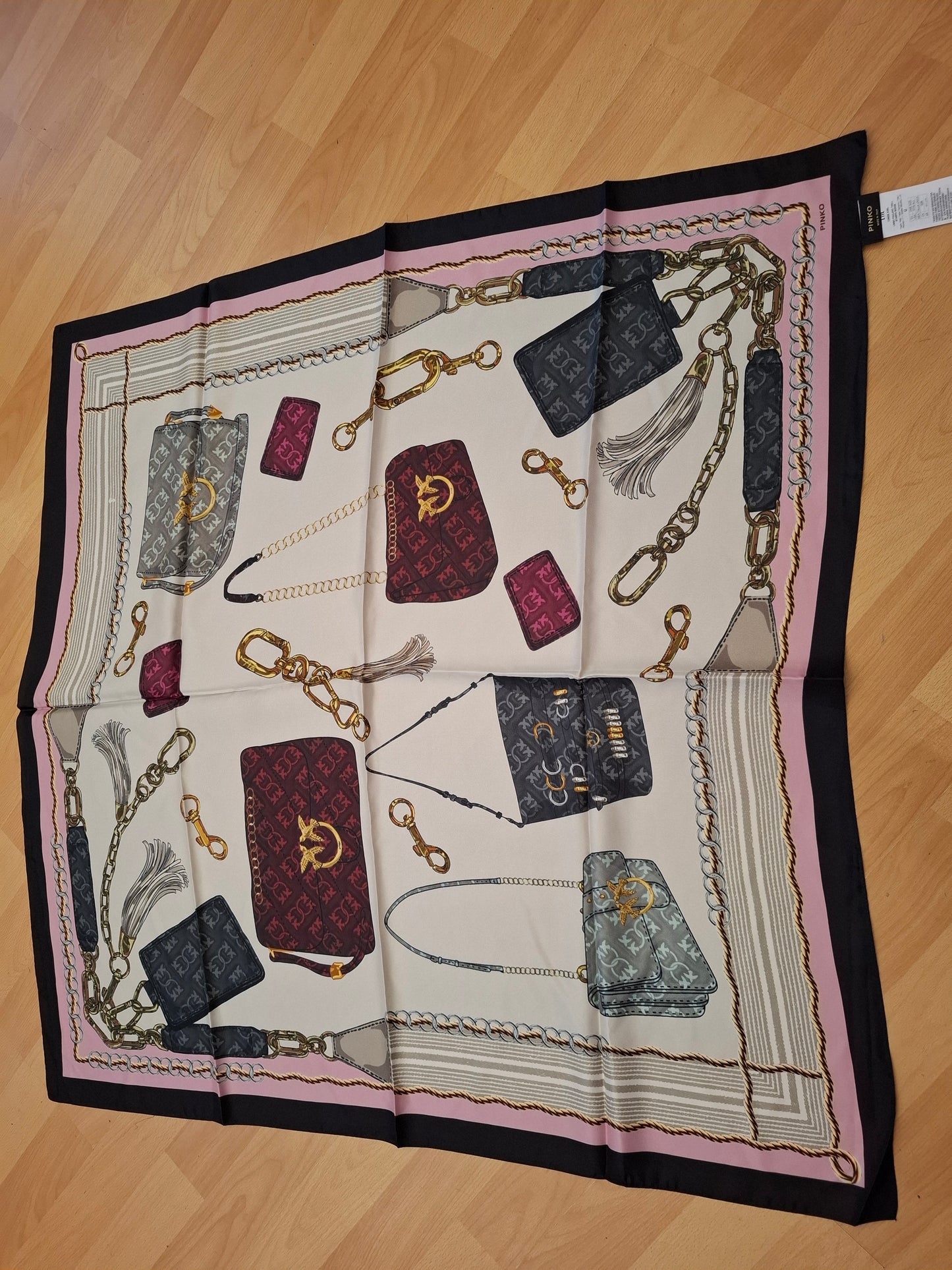 Foulard Pinko pari al nuovo