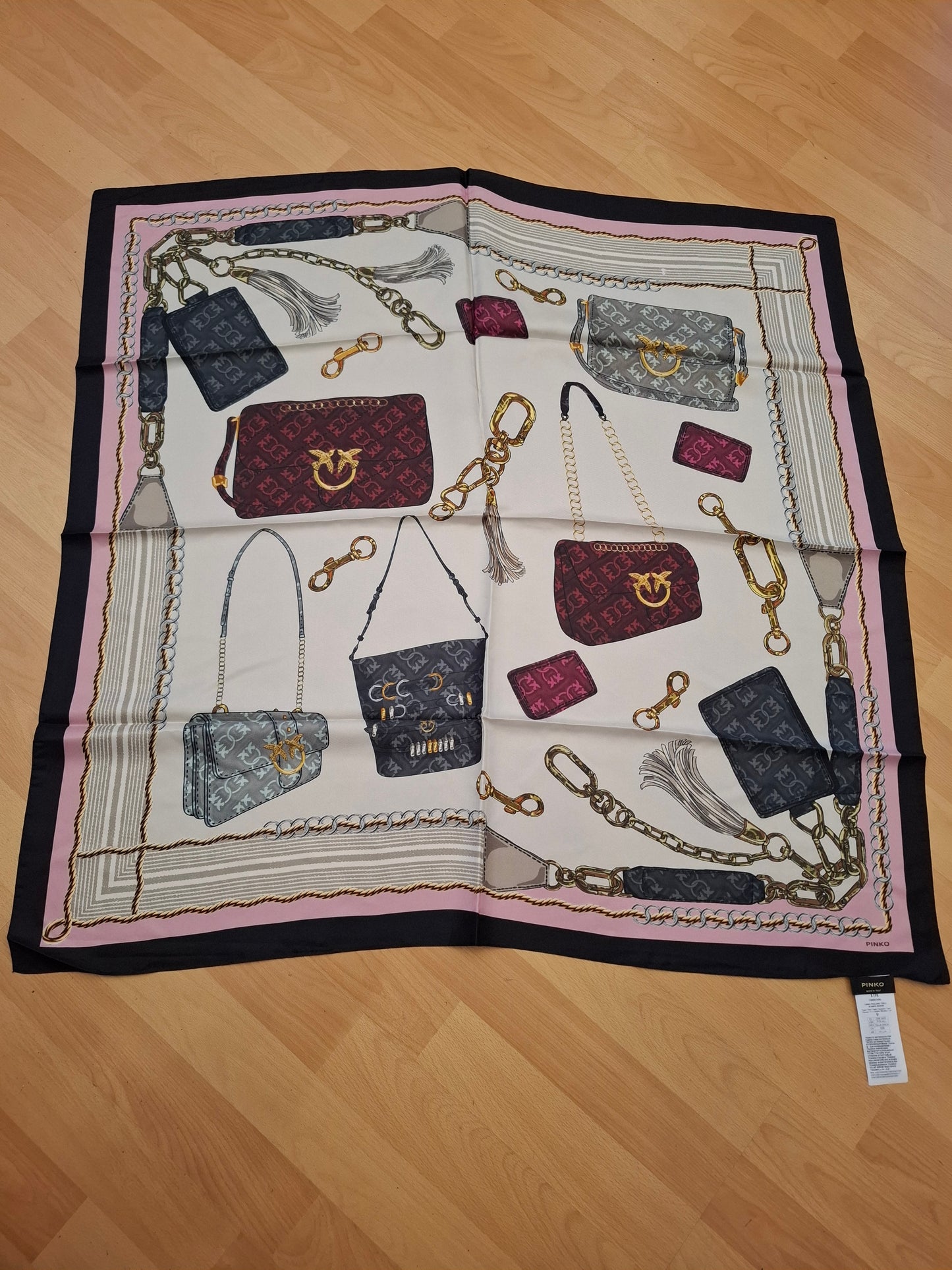 Foulard Pinko pari al nuovo