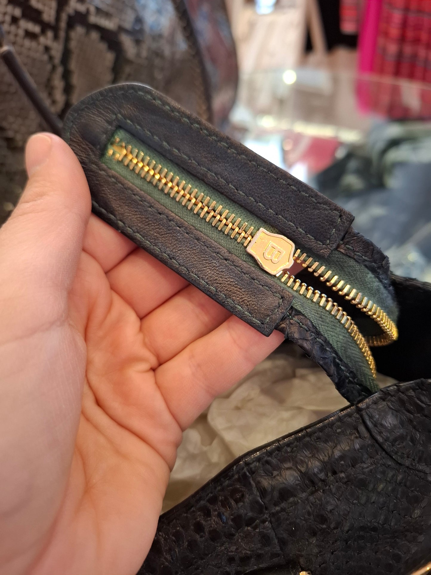 Balenciaga city nera in pitone