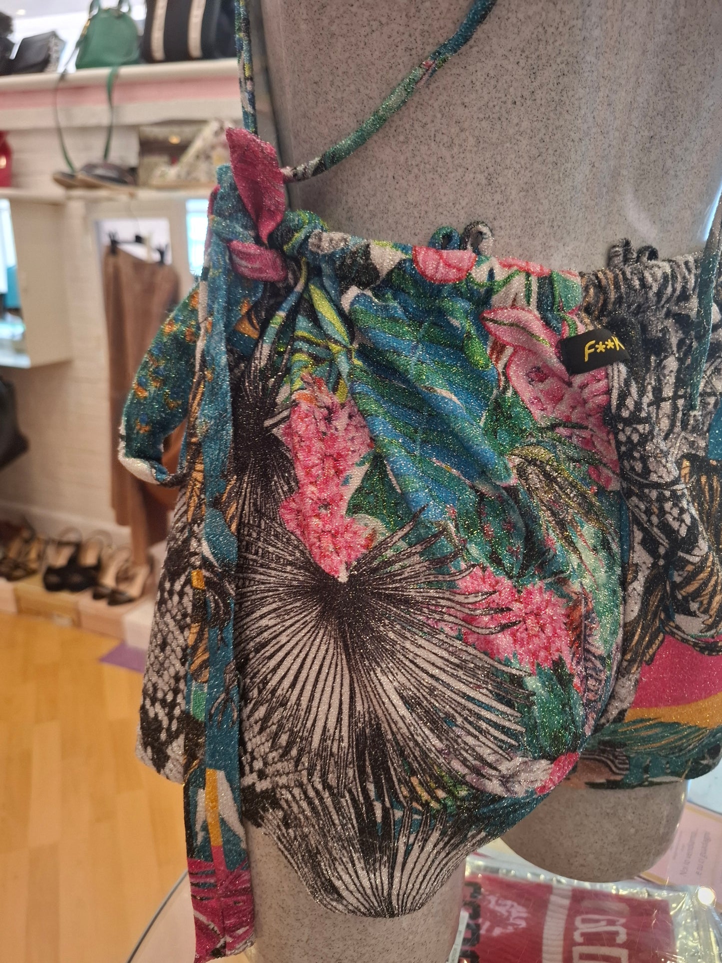 Tutina F**k tg 16 anni/xs