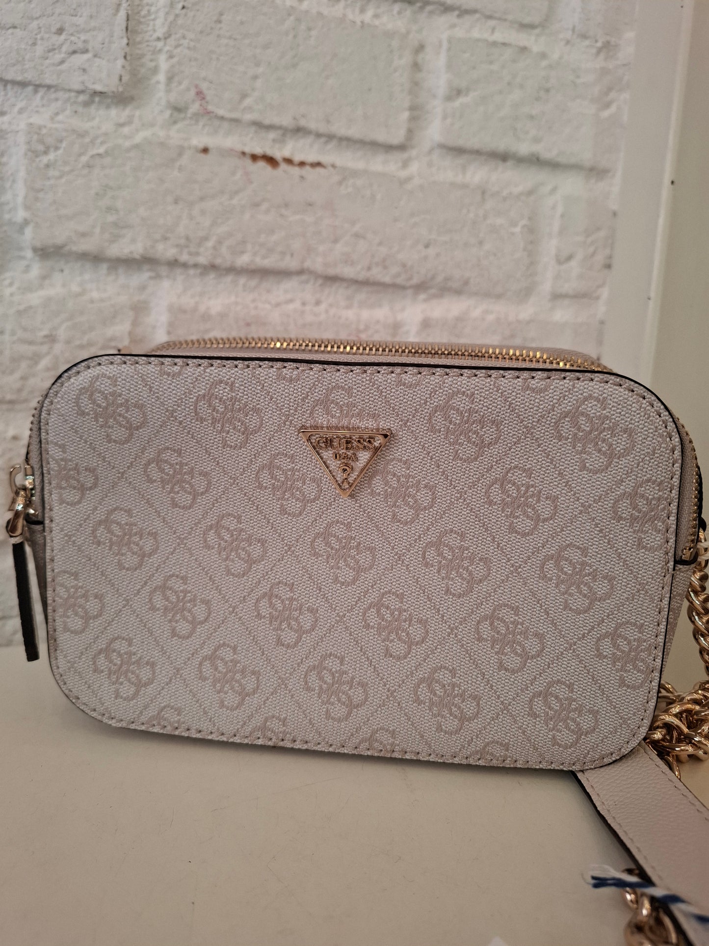 Tracolla nuova Guess