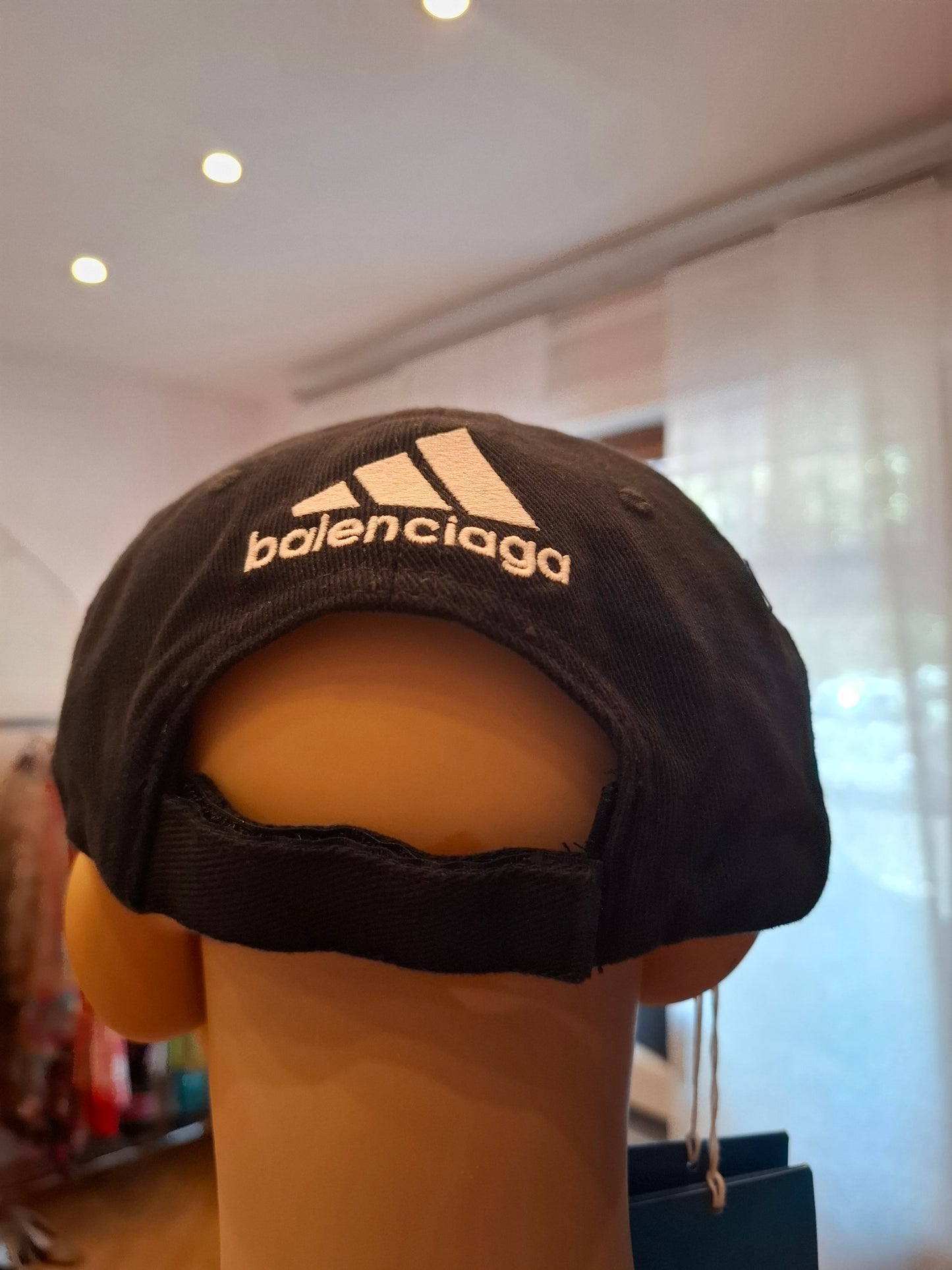 Cappello Adidas Balenciaga nuovo tg L