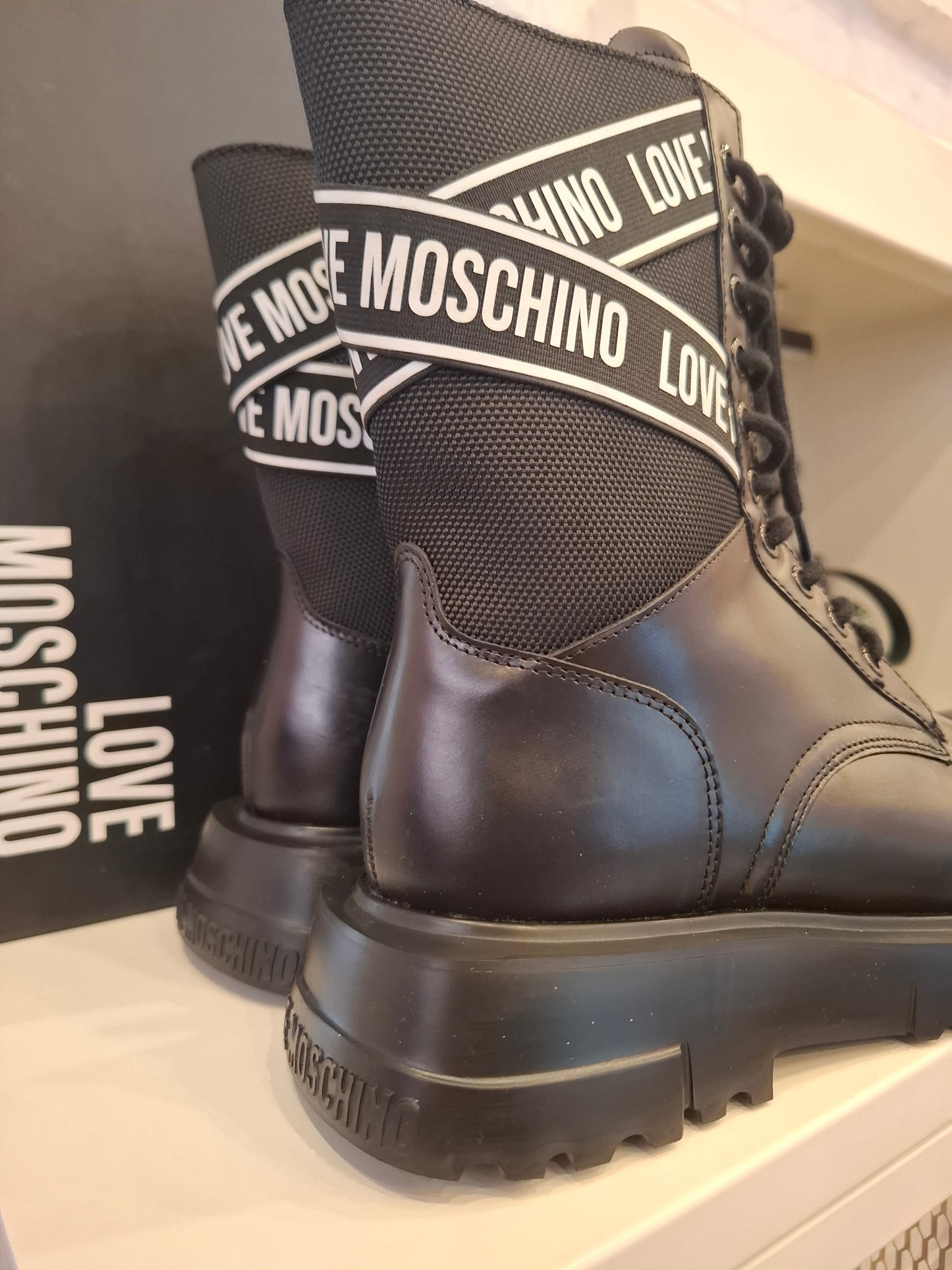 Anfibio Love Moschino n*38