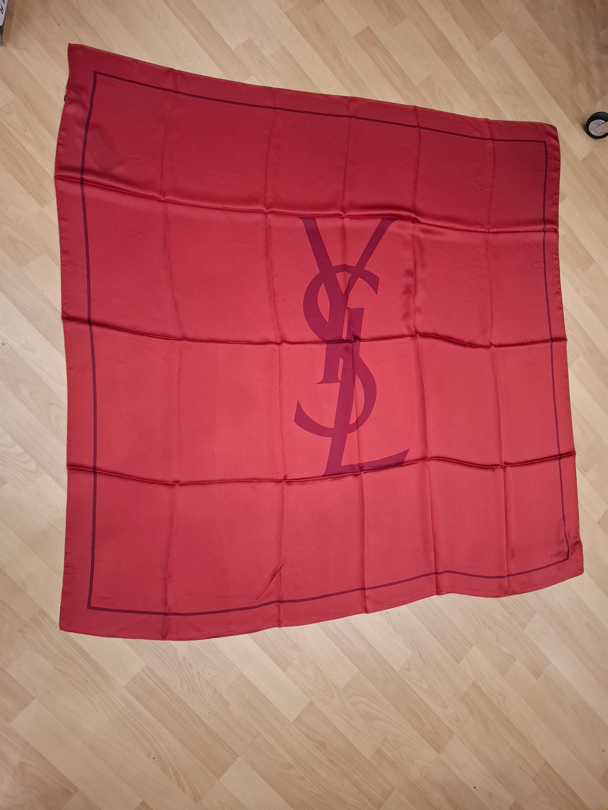 Foulard Yves Saint Laurent seta rossa
