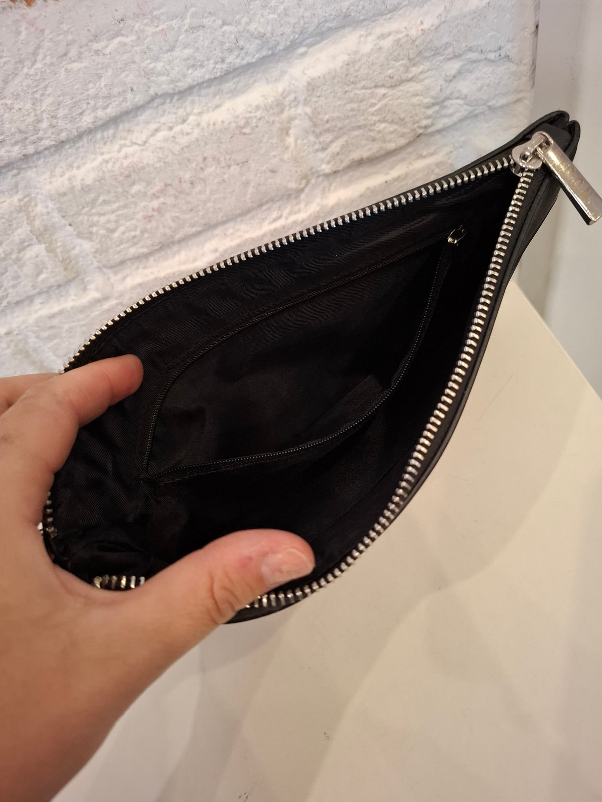 Pochette a mano Icon