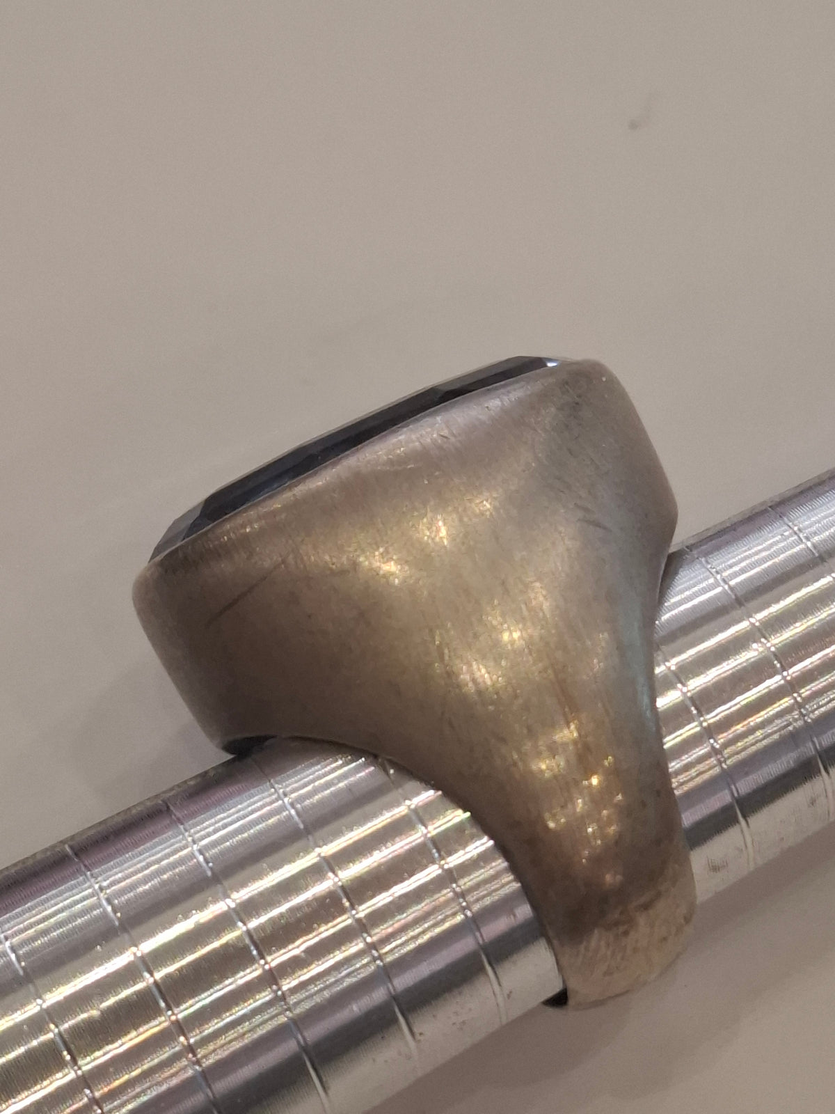 Anello arg con pietra