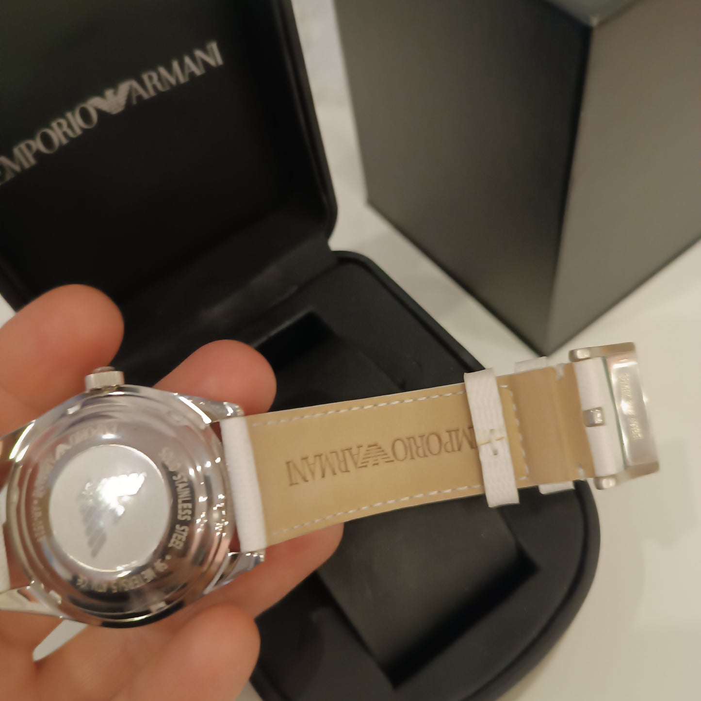 Orologio Armani dettagli pelle bianca