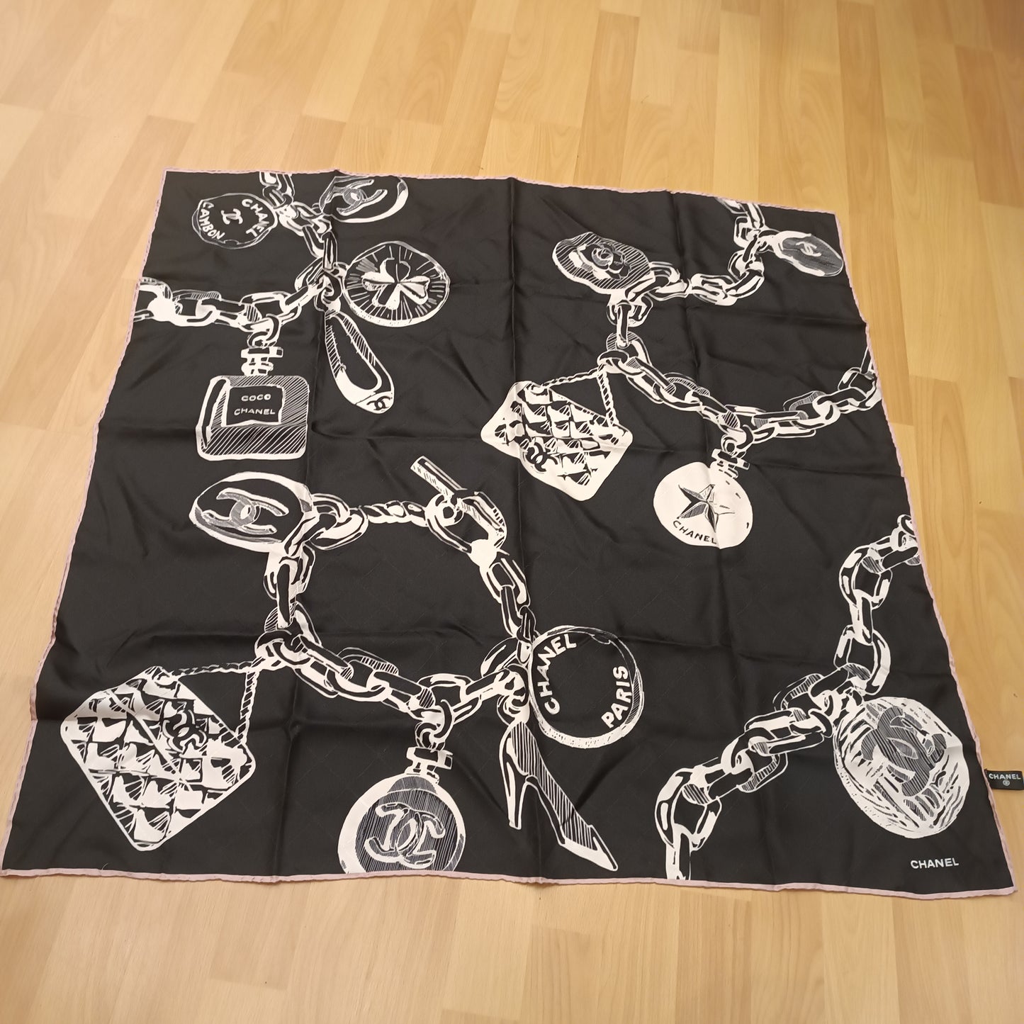 Foulard Chanel nera