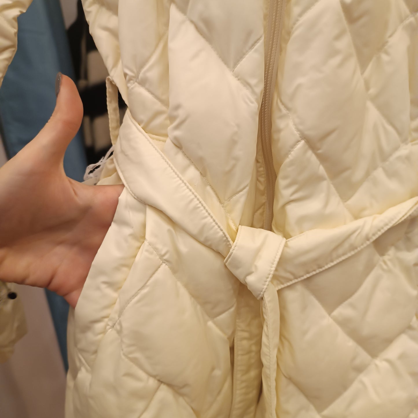 Piumino Moncler colorazione panna tg 44