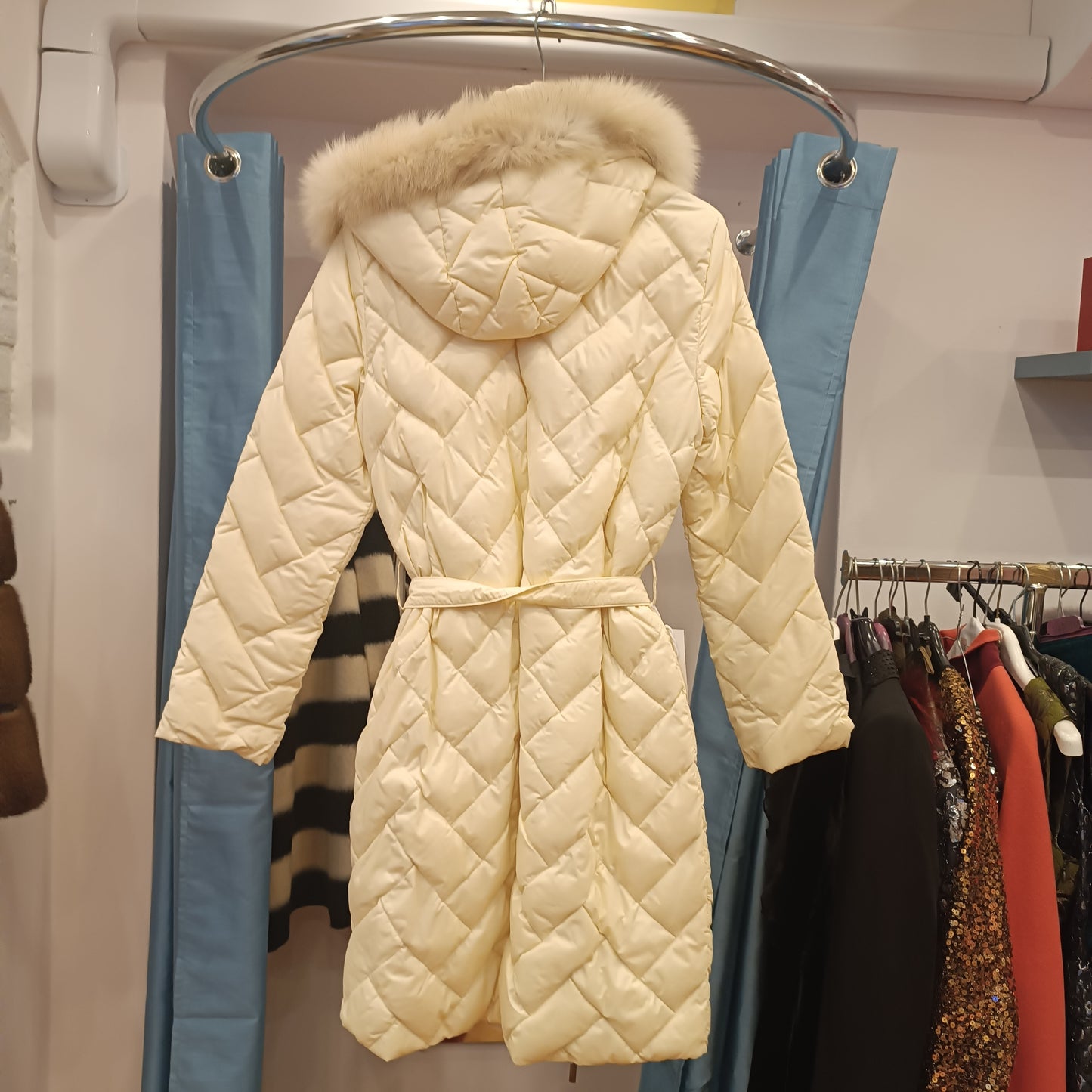 Piumino Moncler colorazione panna tg 44