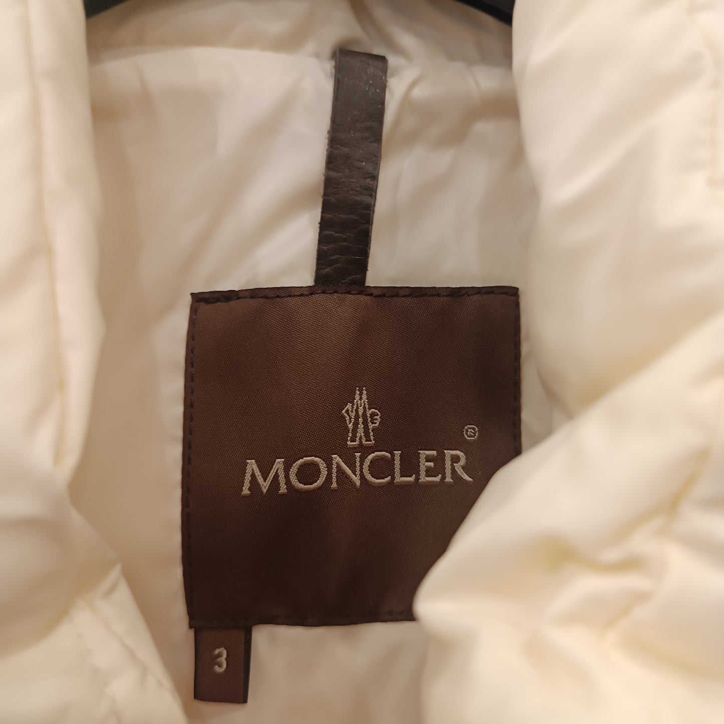 Piumino Moncler colorazione panna tg 44