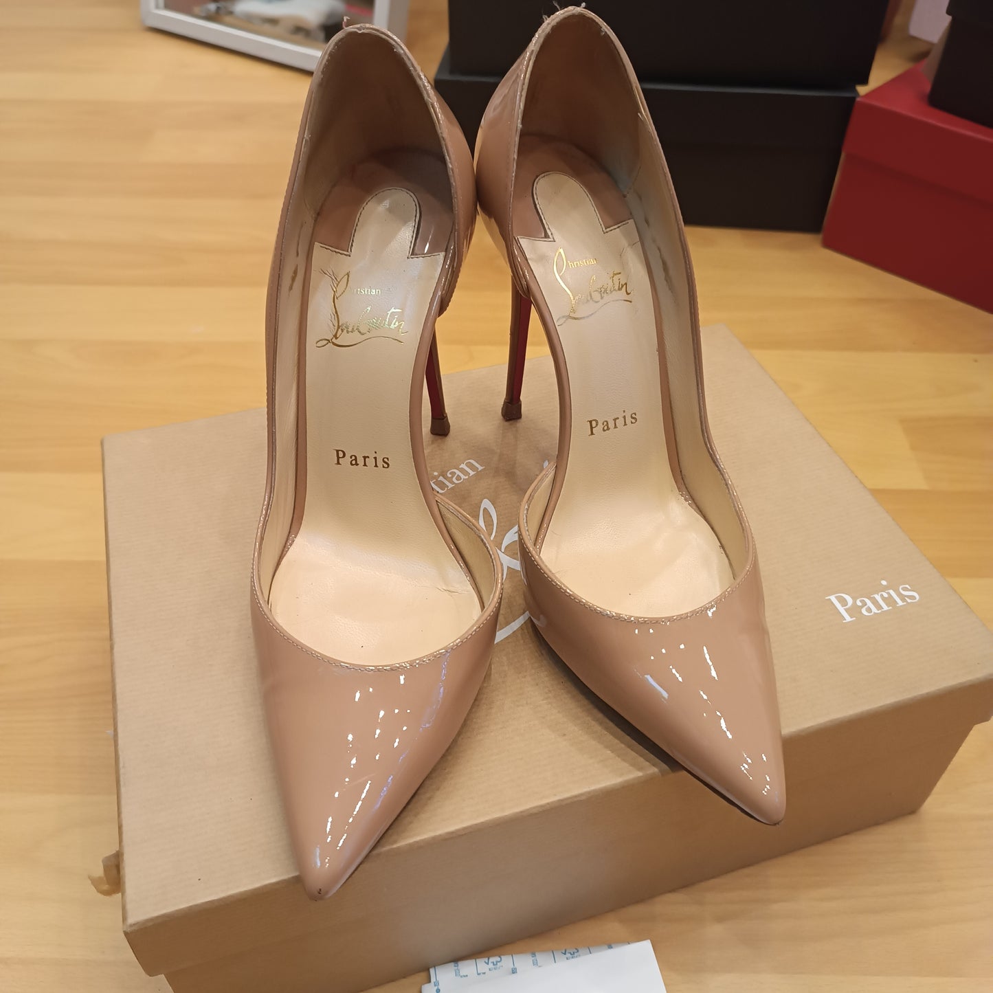 Tacchi Louboutin n.37.5 nude