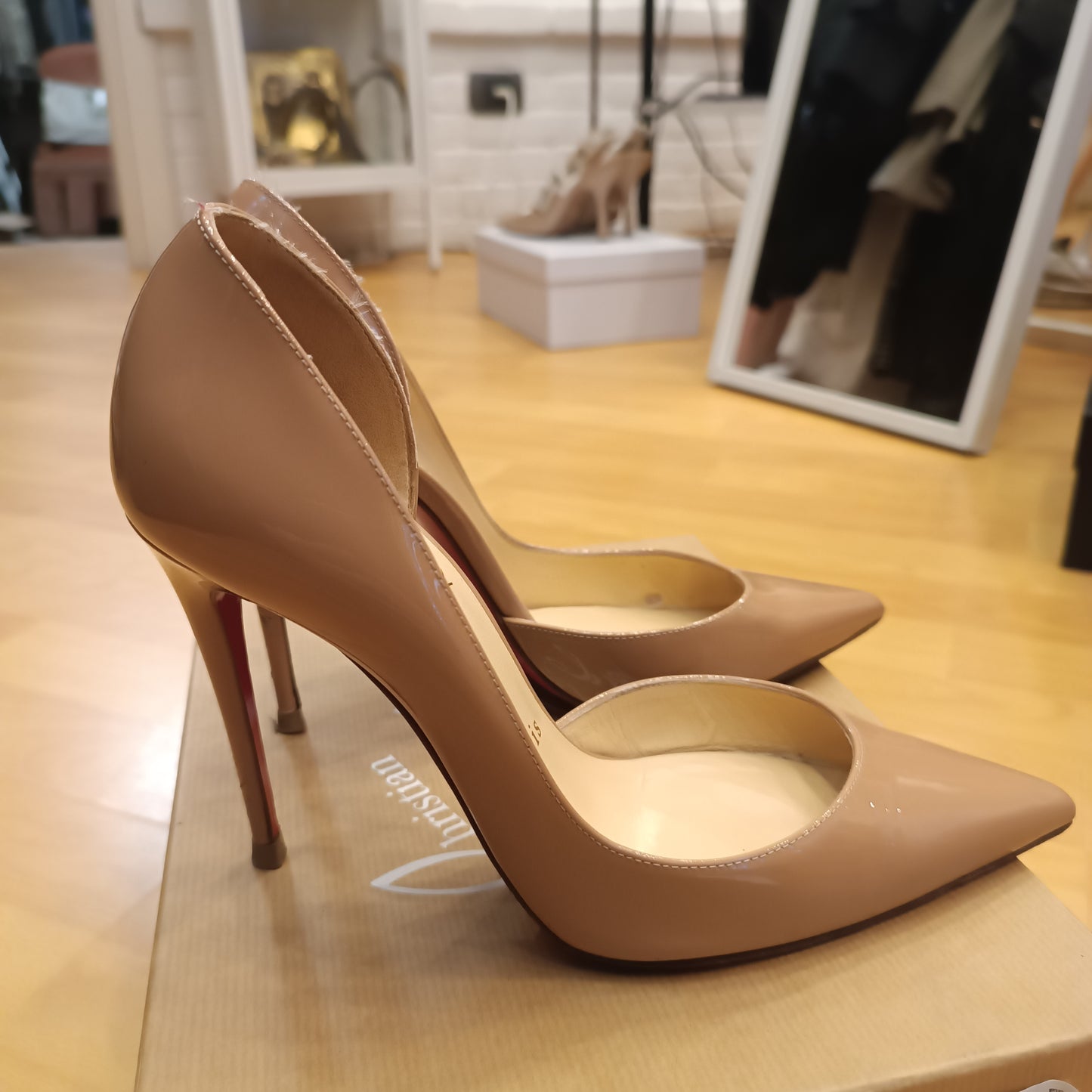 Tacchi Louboutin n.37.5 nude