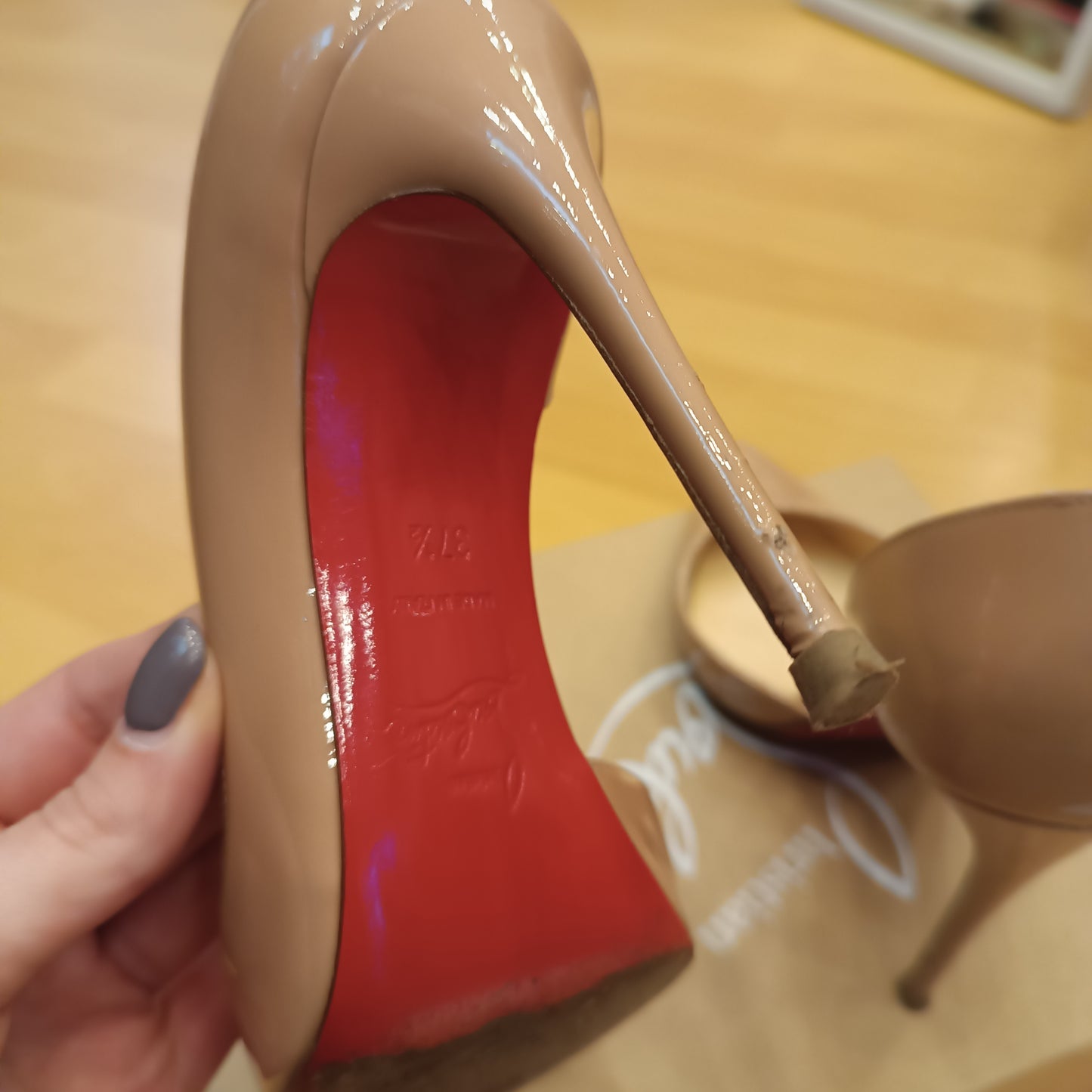 Tacchi Louboutin n.37.5 nude