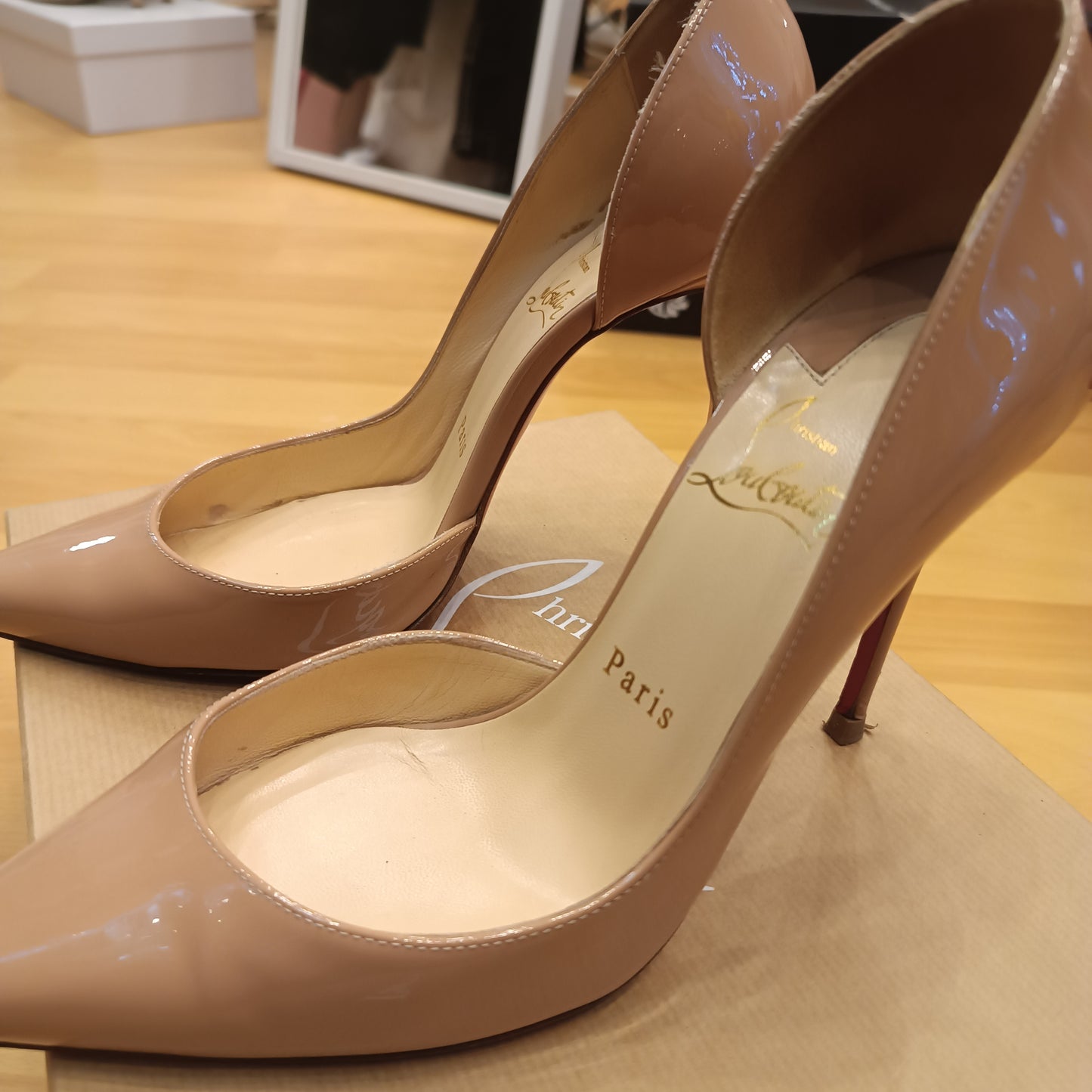 Tacchi Louboutin n.37.5 nude