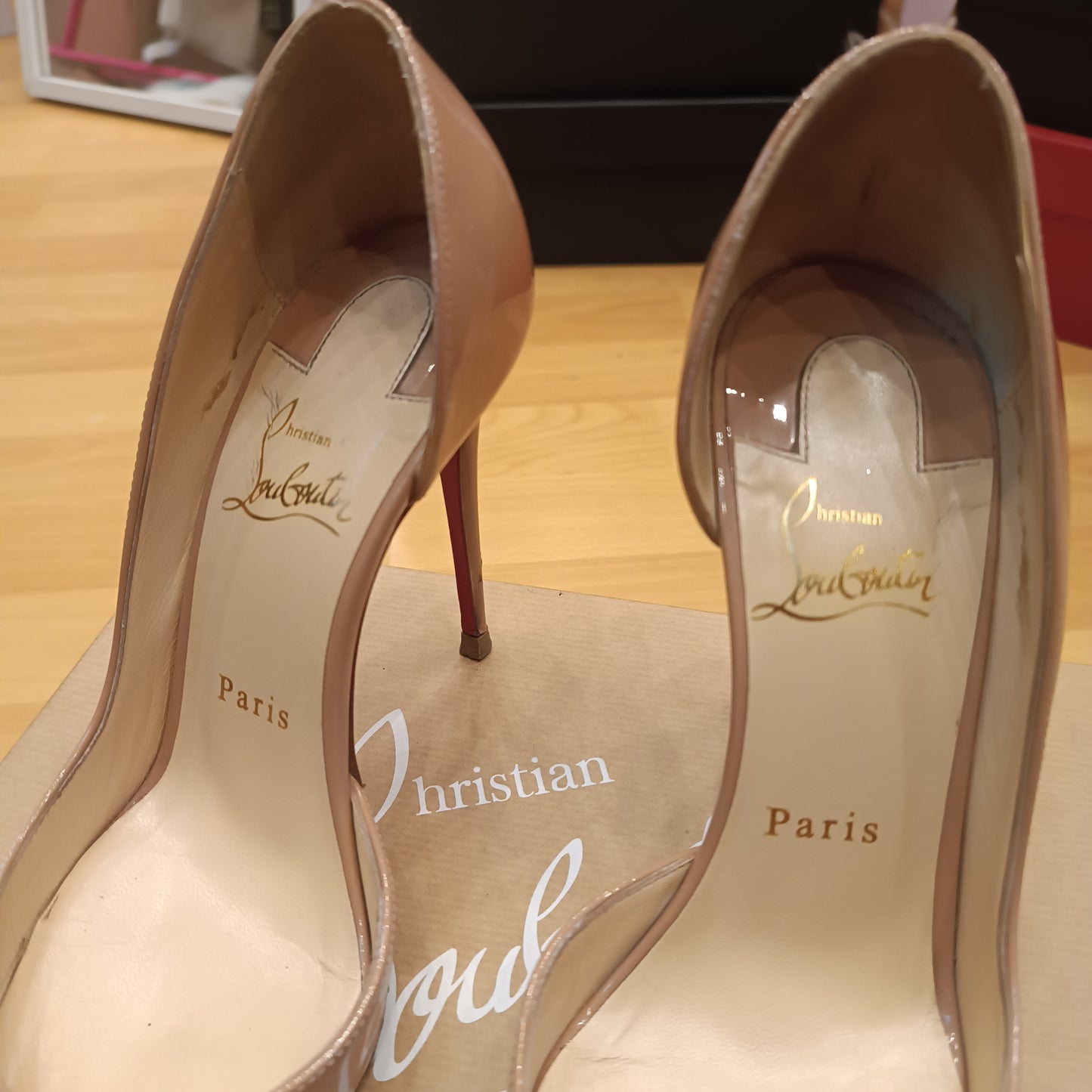 Tacchi Louboutin n.37.5 nude