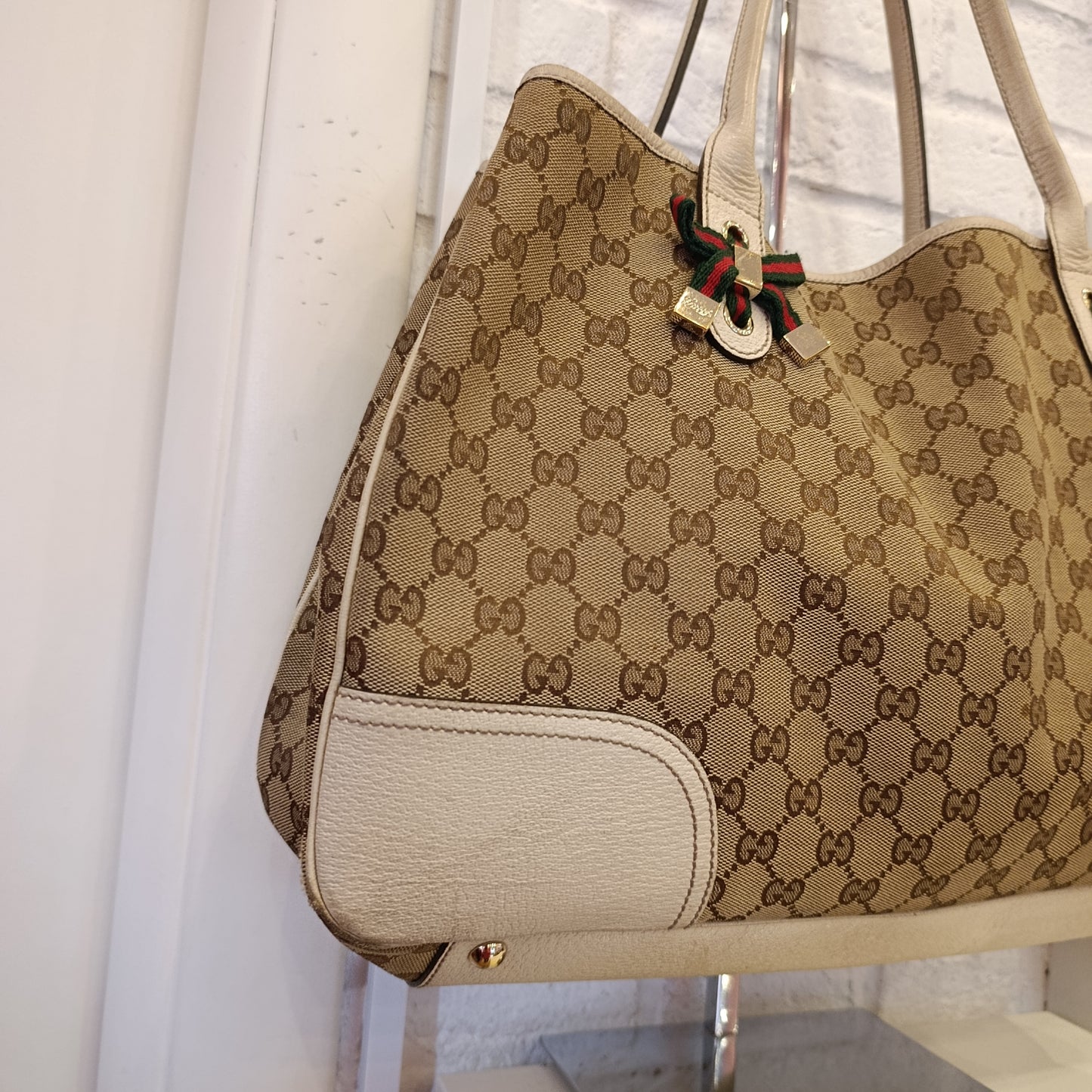 Borsa Gucci dettagli pelle bianca