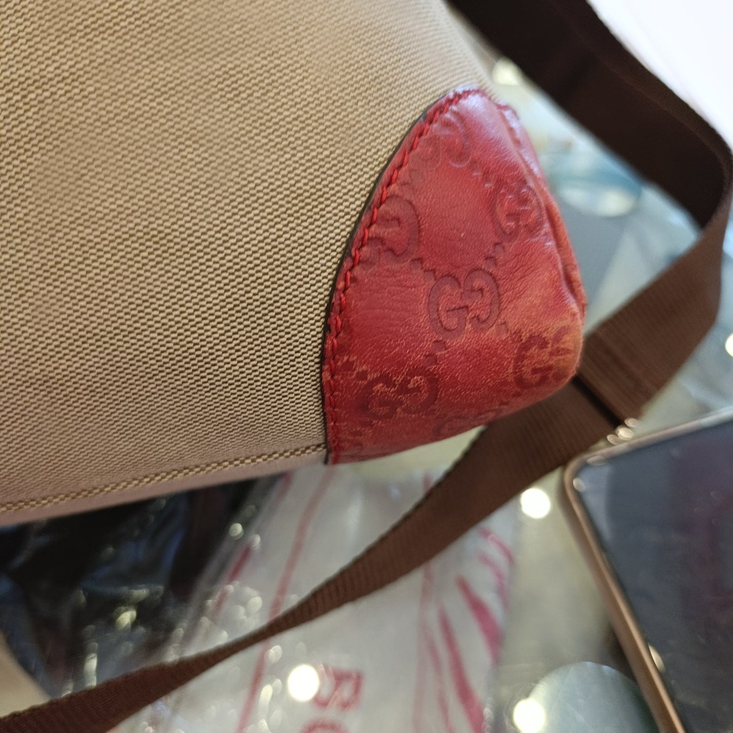 Borsa Gucci dettagli rossi