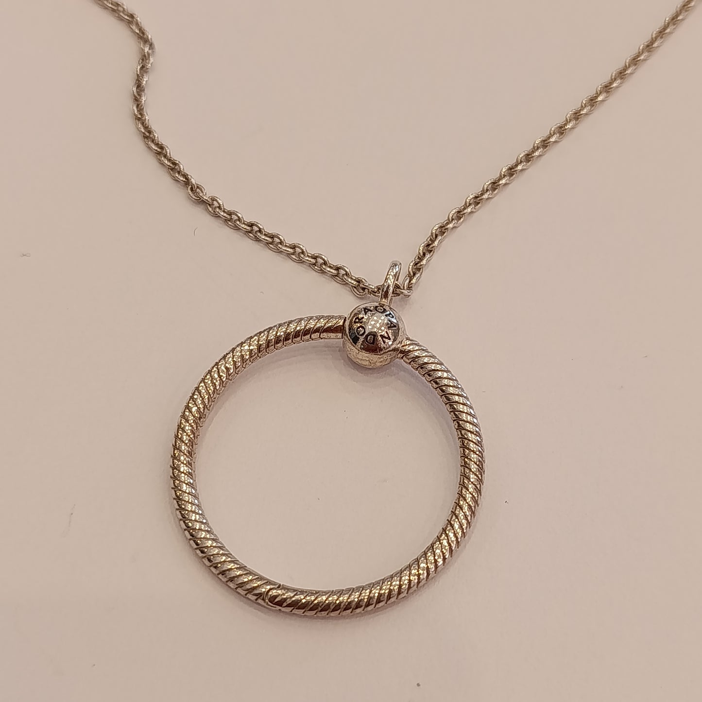 Collana pandora con cerchio