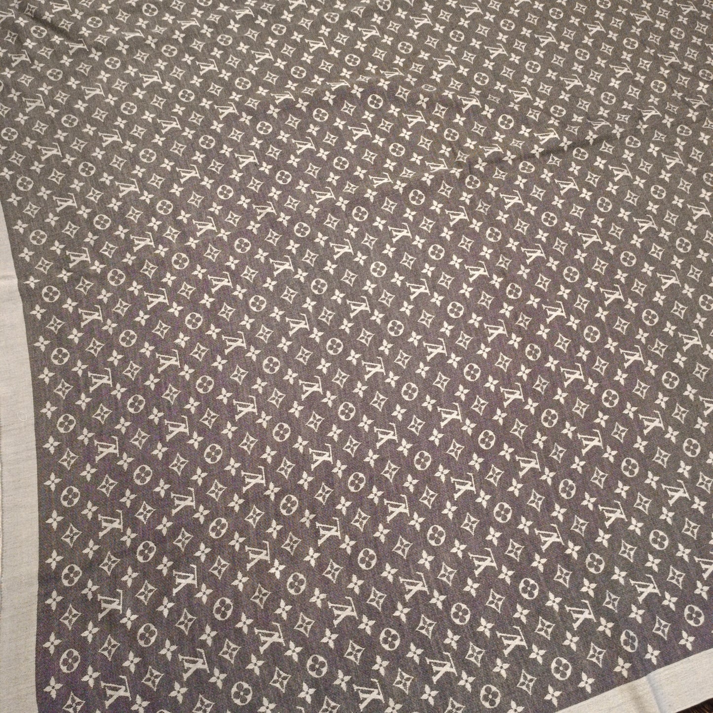 Stola Louis Vuitton