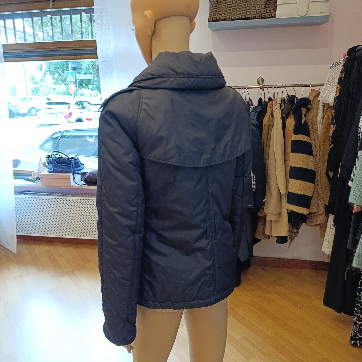 Piumino Burberry tg 40 corto