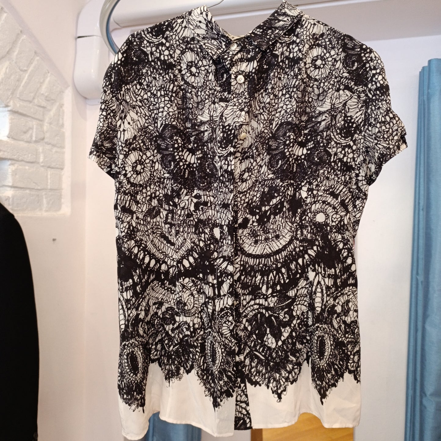 Top Prada seta tg 42 bottoni sul retro