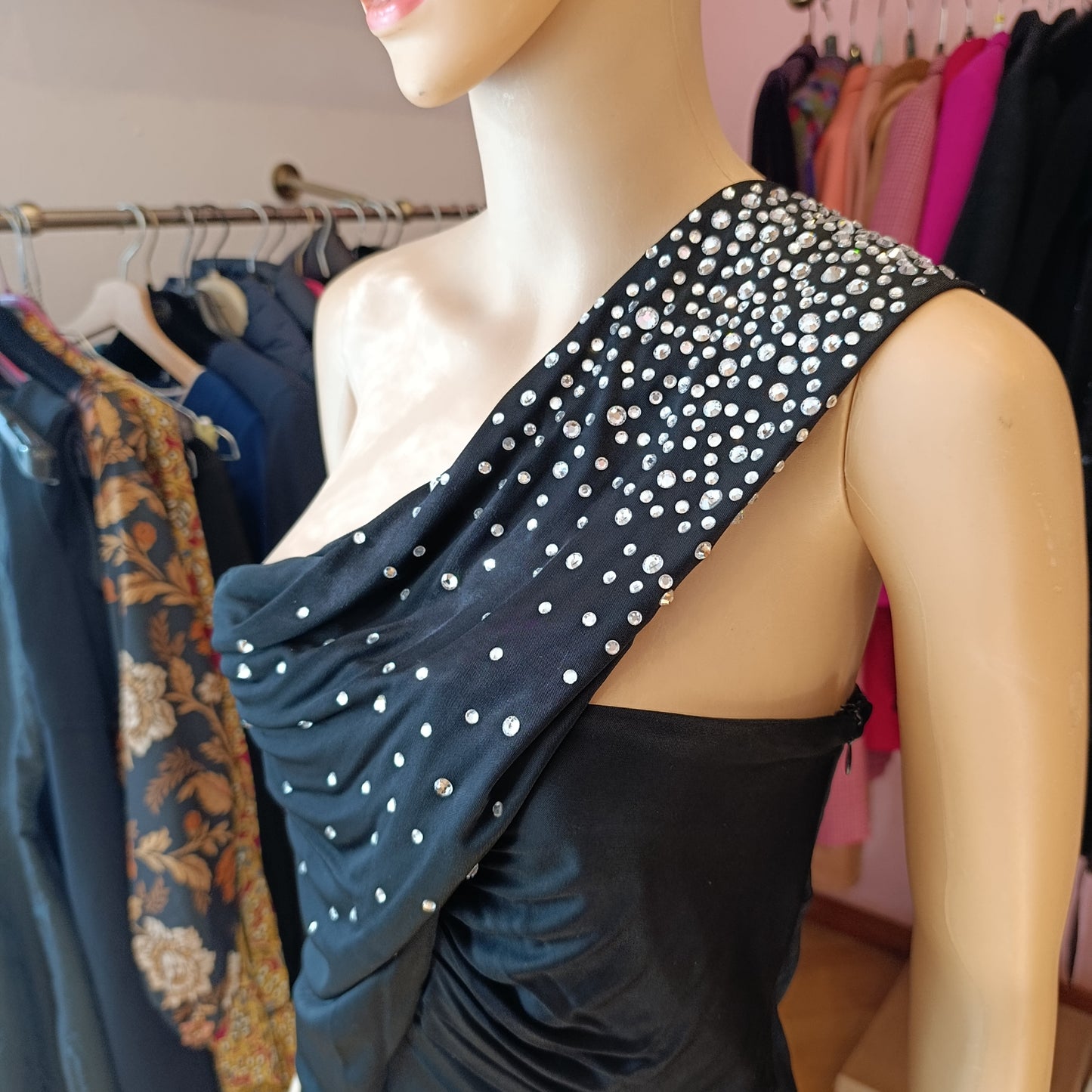 Abito nero monospalla Pinko strass tg M