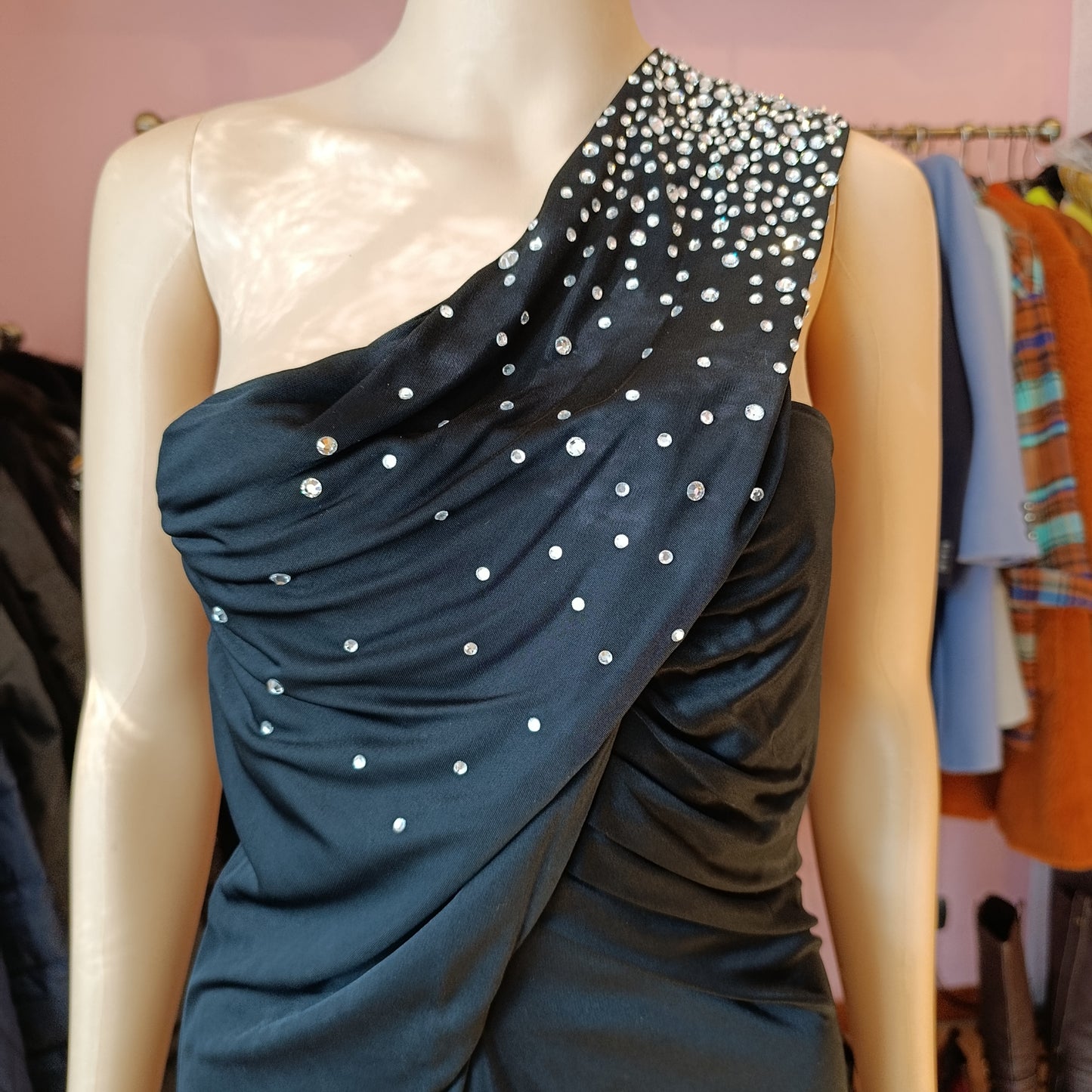 Abito nero monospalla Pinko strass tg M