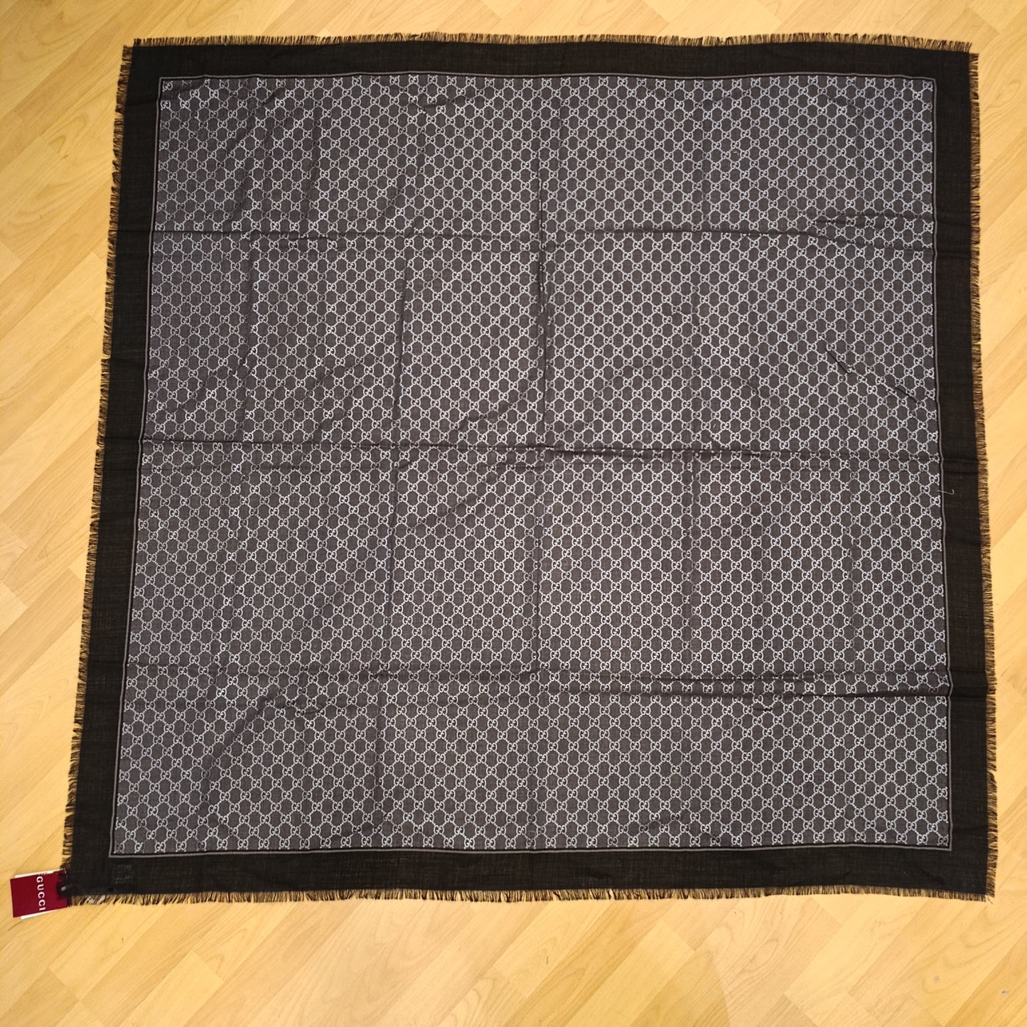 Maxi stola glitter grigio/nera Gucci