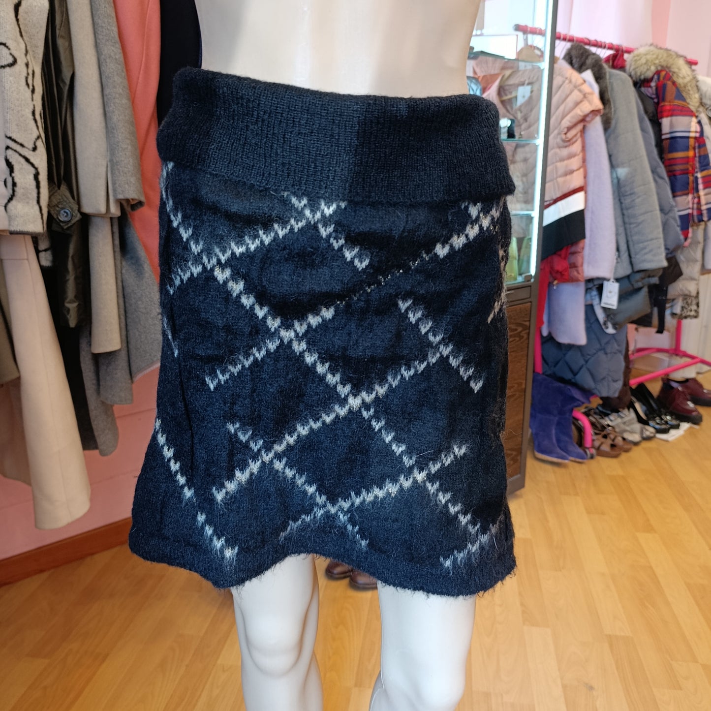 Gonna nera in maglia Manila Grace TU