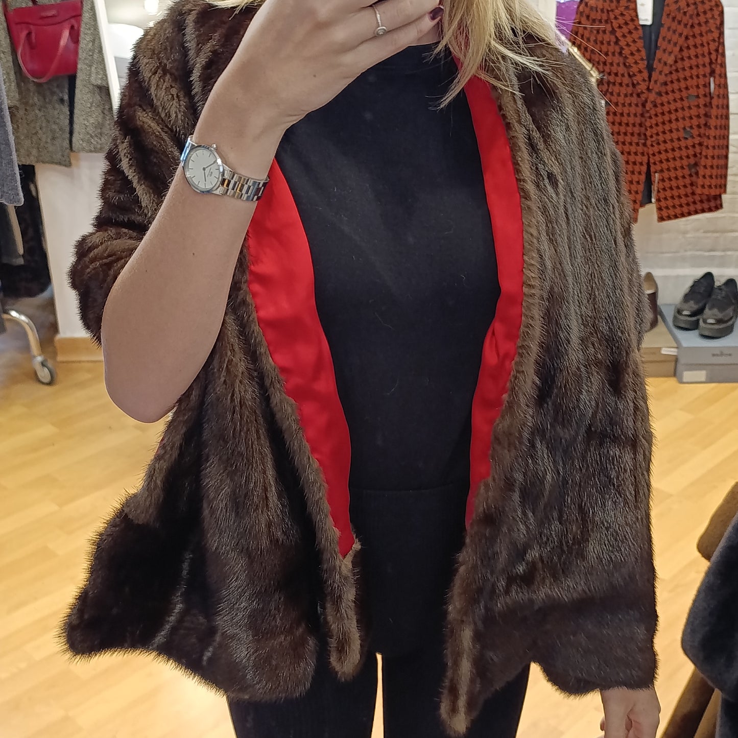 Stola visone e raso rosso