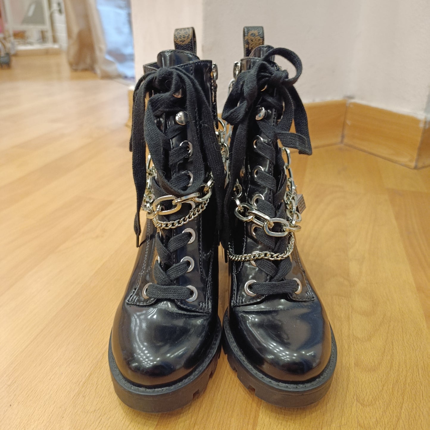 Tronchetto nero Guess nr 36