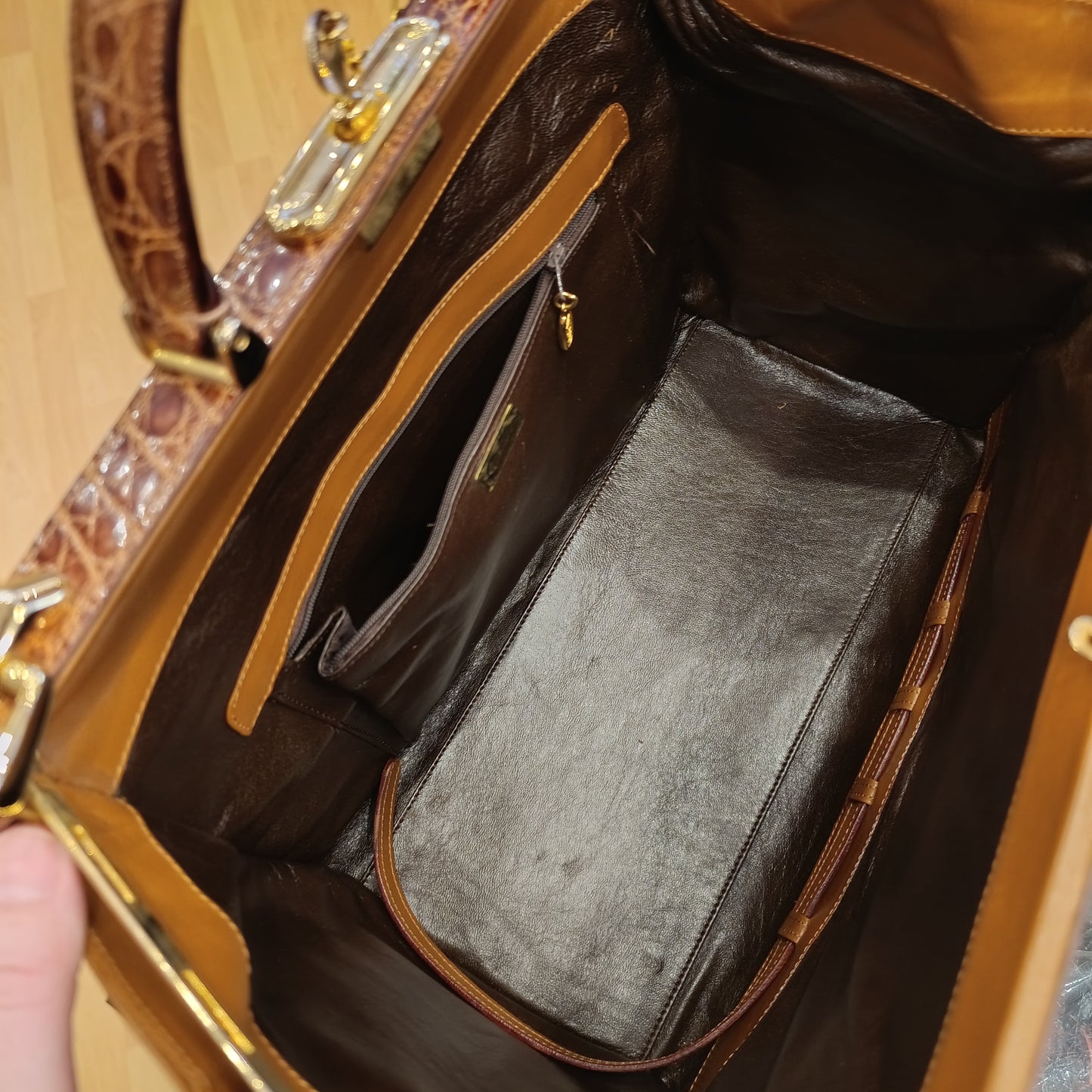 Doctor bag in coccodrillo