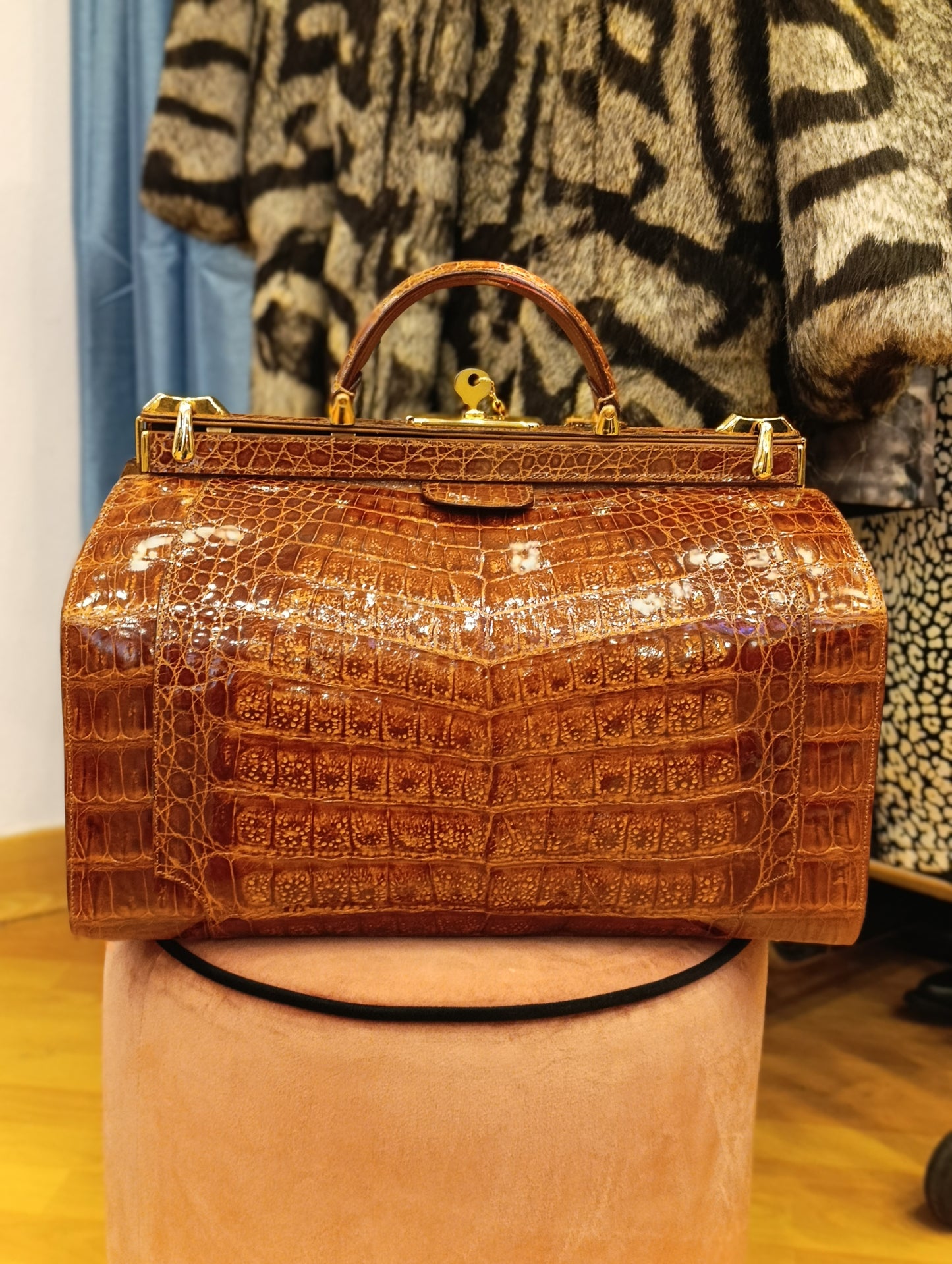 Doctor bag in coccodrillo