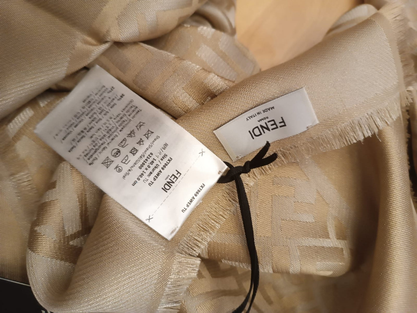 Sciarpa Fendi animalier nuova dorata