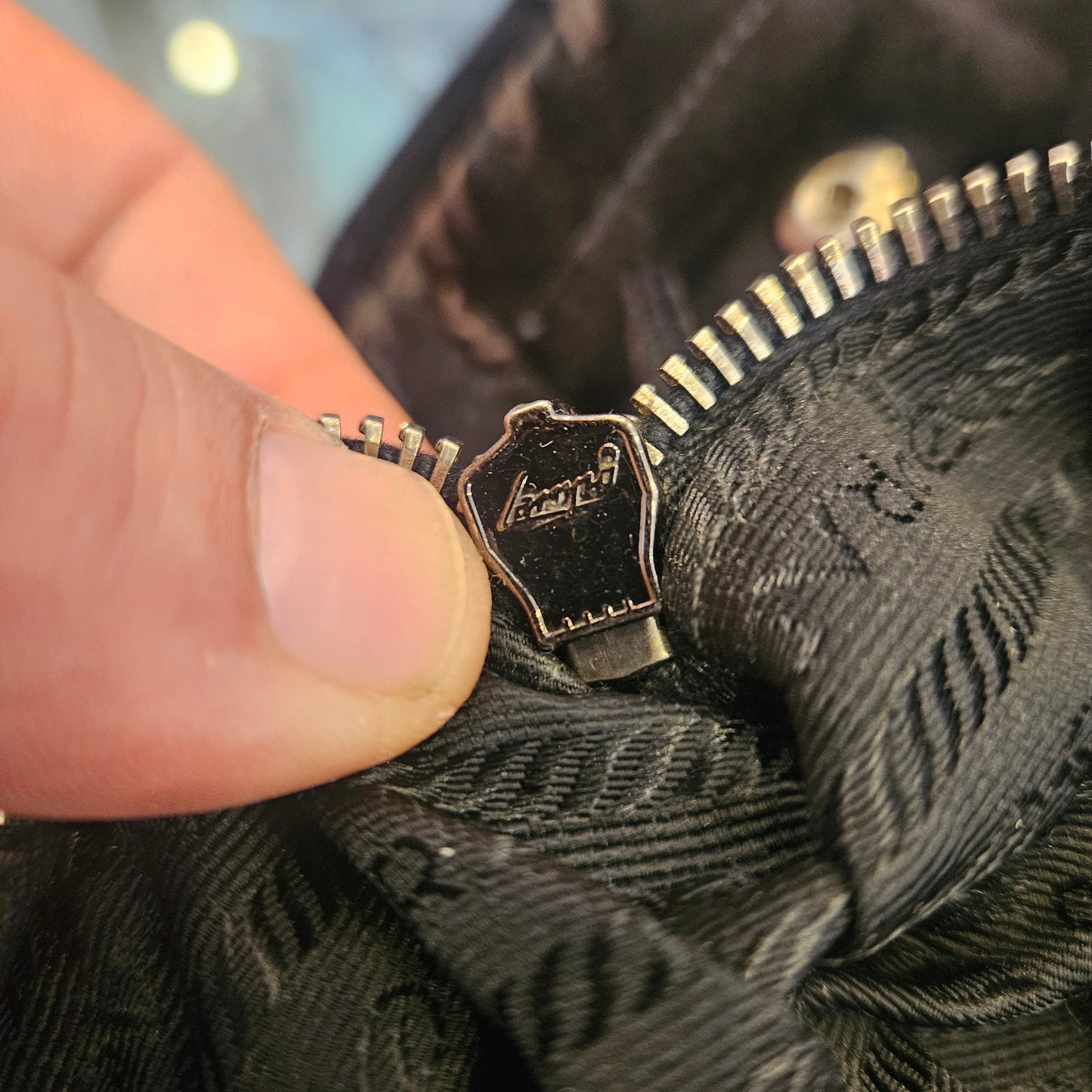 Borsa Prada in camoscio
