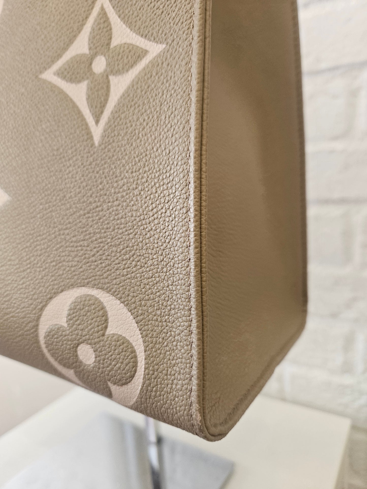 On Thego MM Louis Vuitton