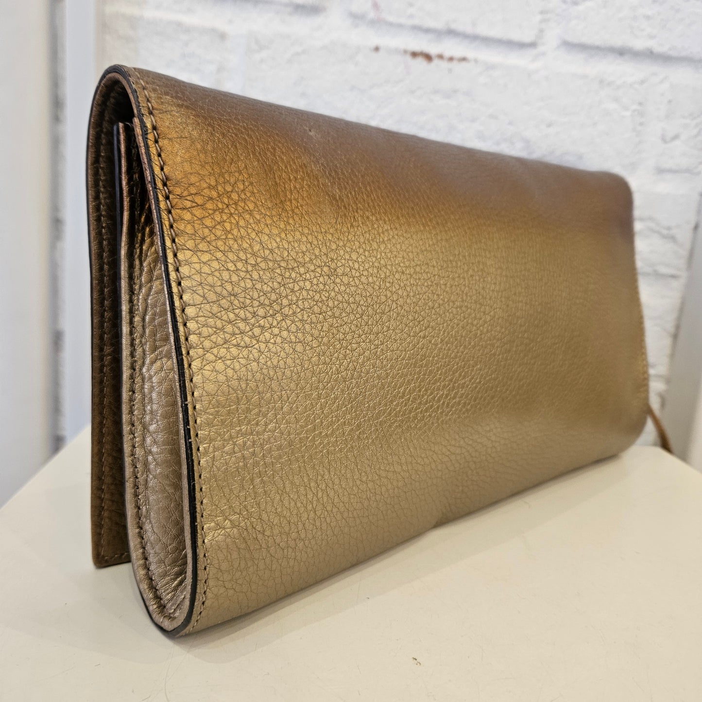 Clutch Gucci Soho metallic Gold