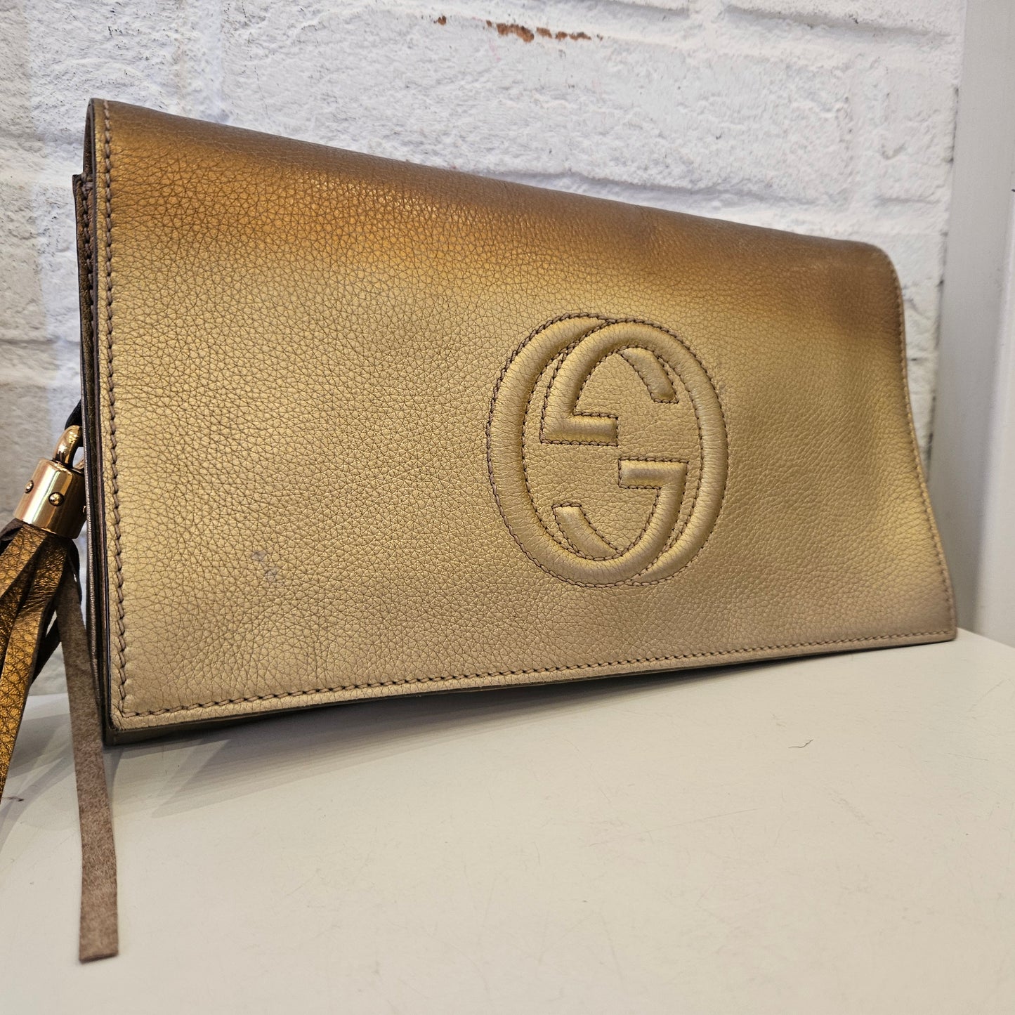 Clutch Gucci Soho metallic Gold