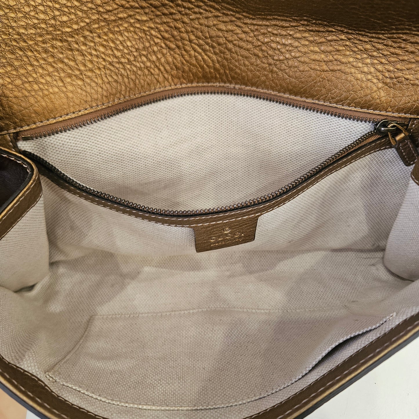 Clutch Gucci Soho metallic Gold